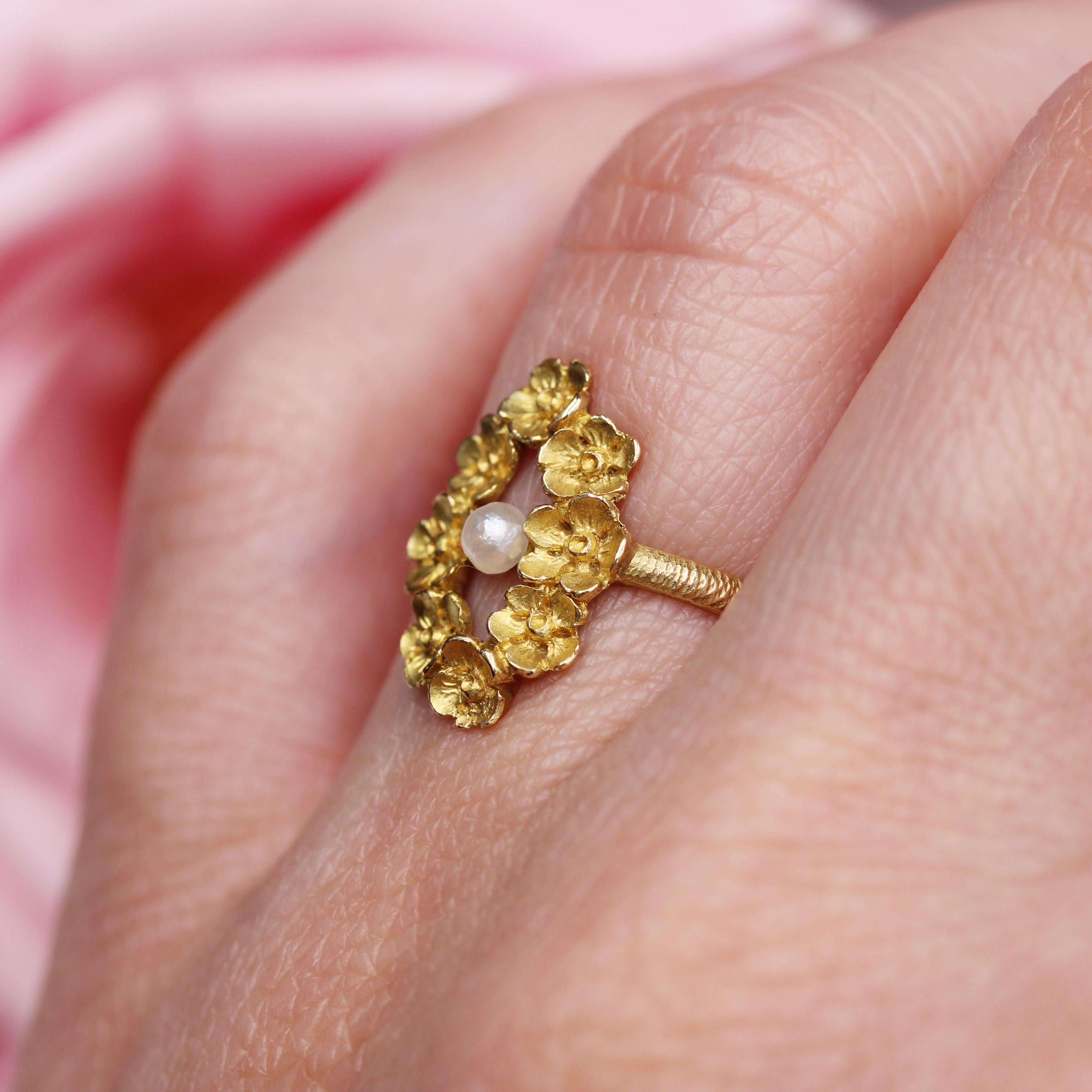 French 20th Century Art Nouveau Fine Pearl 18 Karat Yellow Gold Floral Ring 10