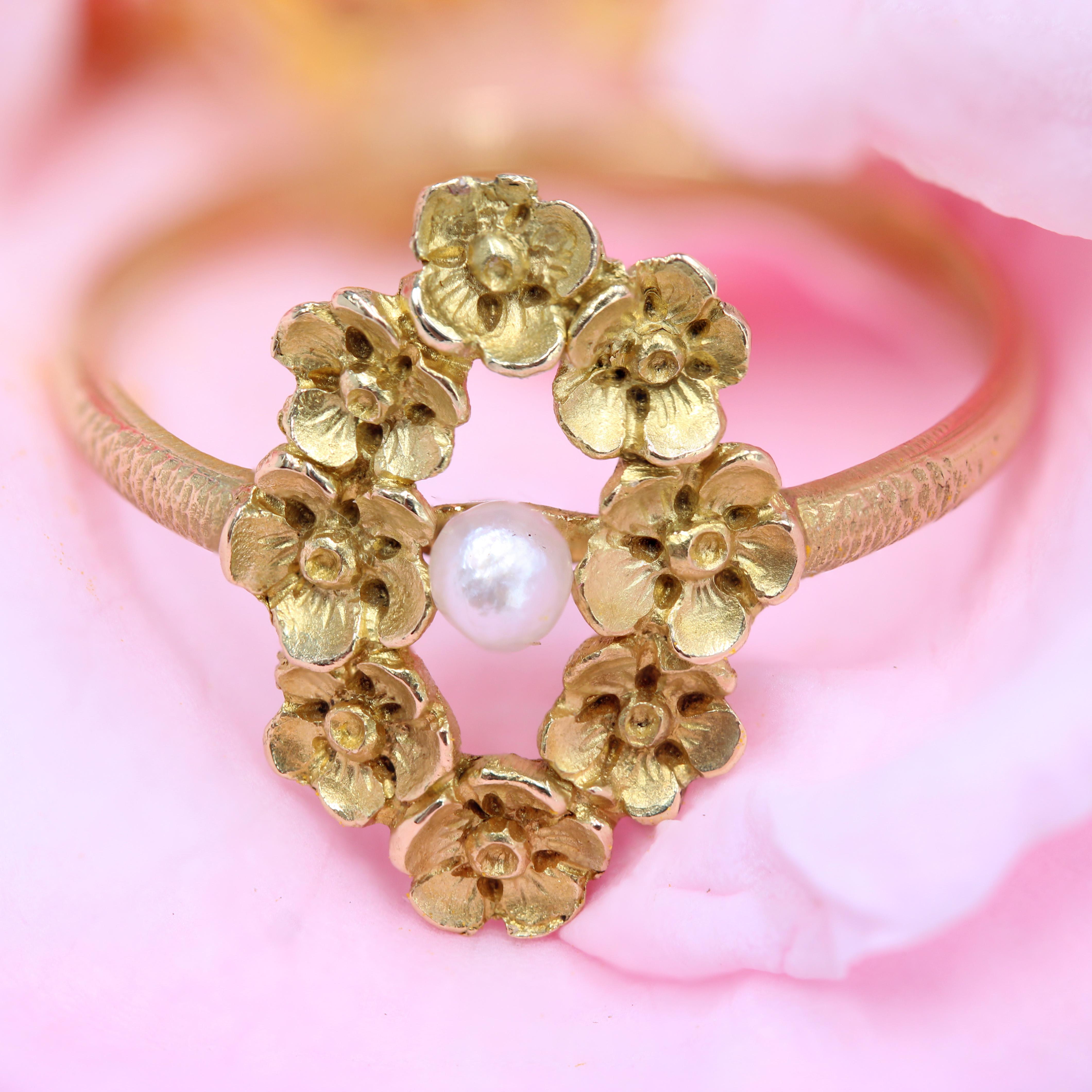 French 20th Century Art Nouveau Fine Pearl 18 Karat Yellow Gold Floral Ring 11