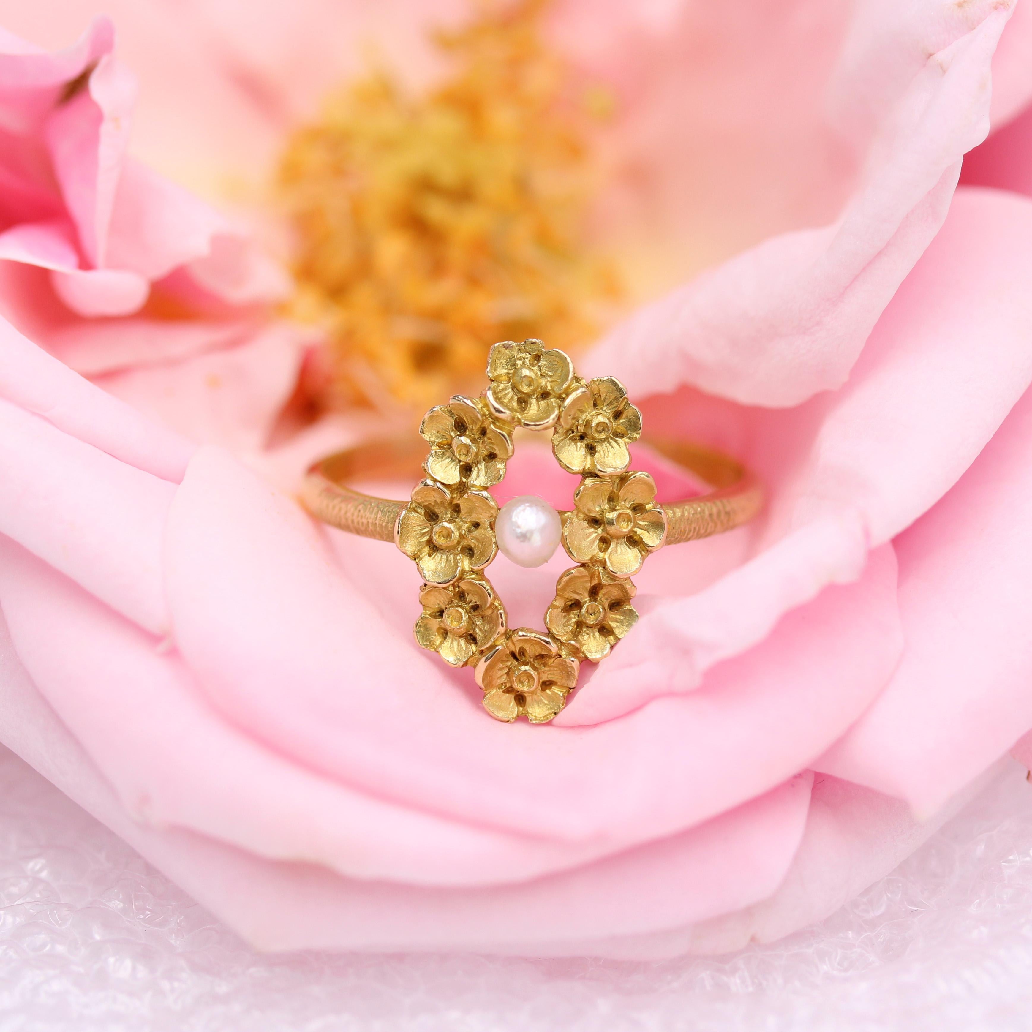 Bead French 20th Century Art Nouveau Fine Pearl 18 Karat Yellow Gold Floral Ring