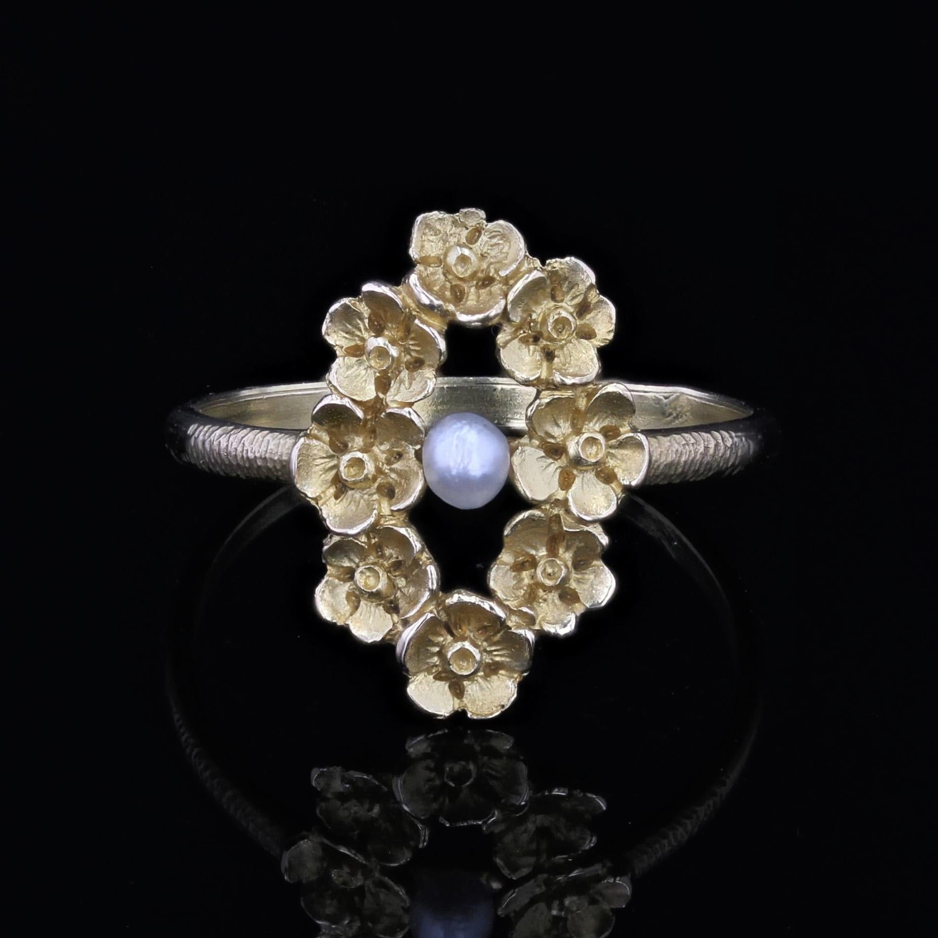 Women's French 20th Century Art Nouveau Fine Pearl 18 Karat Yellow Gold Floral Ring