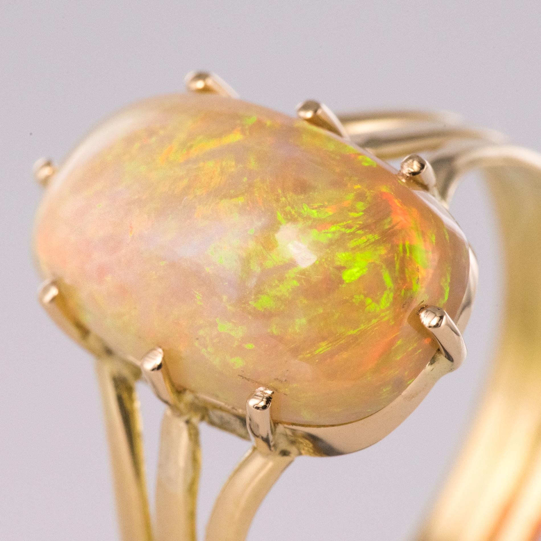 French 20th Century Australian Opal 18 Karat Yellow Gold Ring In Good Condition For Sale In Poitiers, FR
