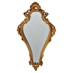 Specchio francese del XX secolo in stile barocco con cresta dorata