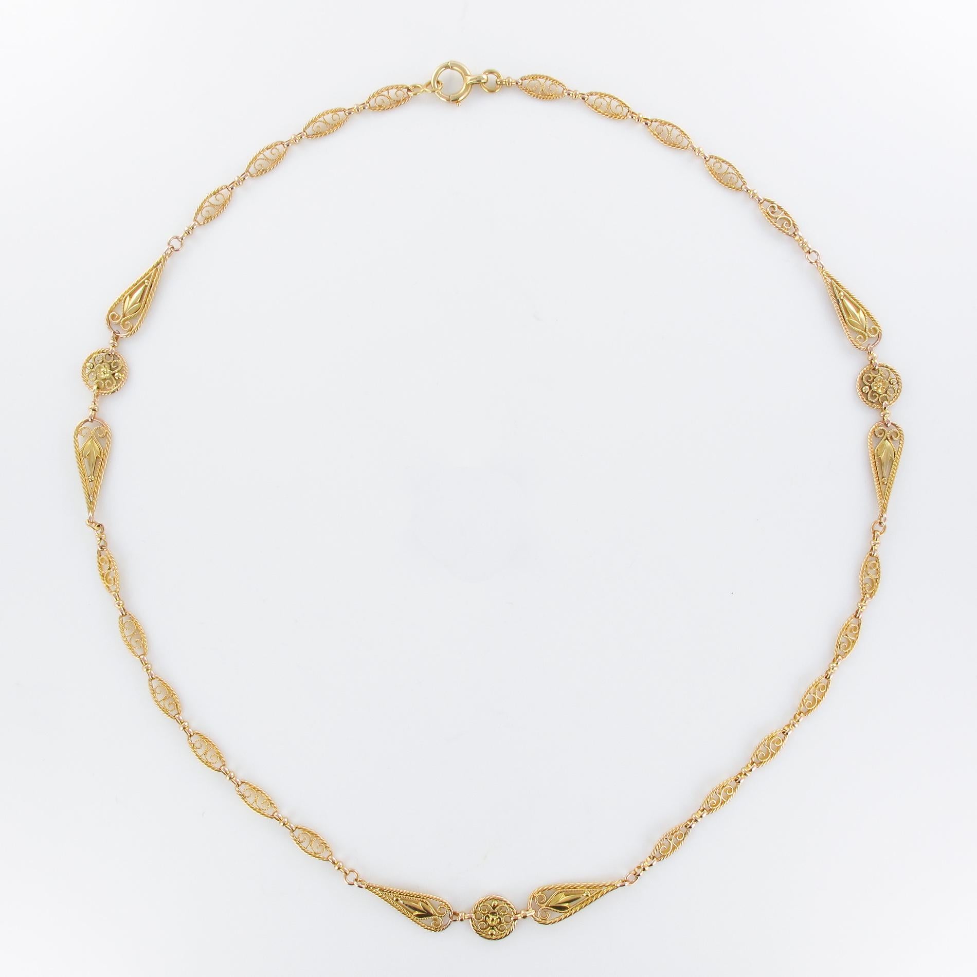 French 20th Century Belle Époque Yellow Gold Filigree Antique Necklace In Good Condition In Poitiers, FR