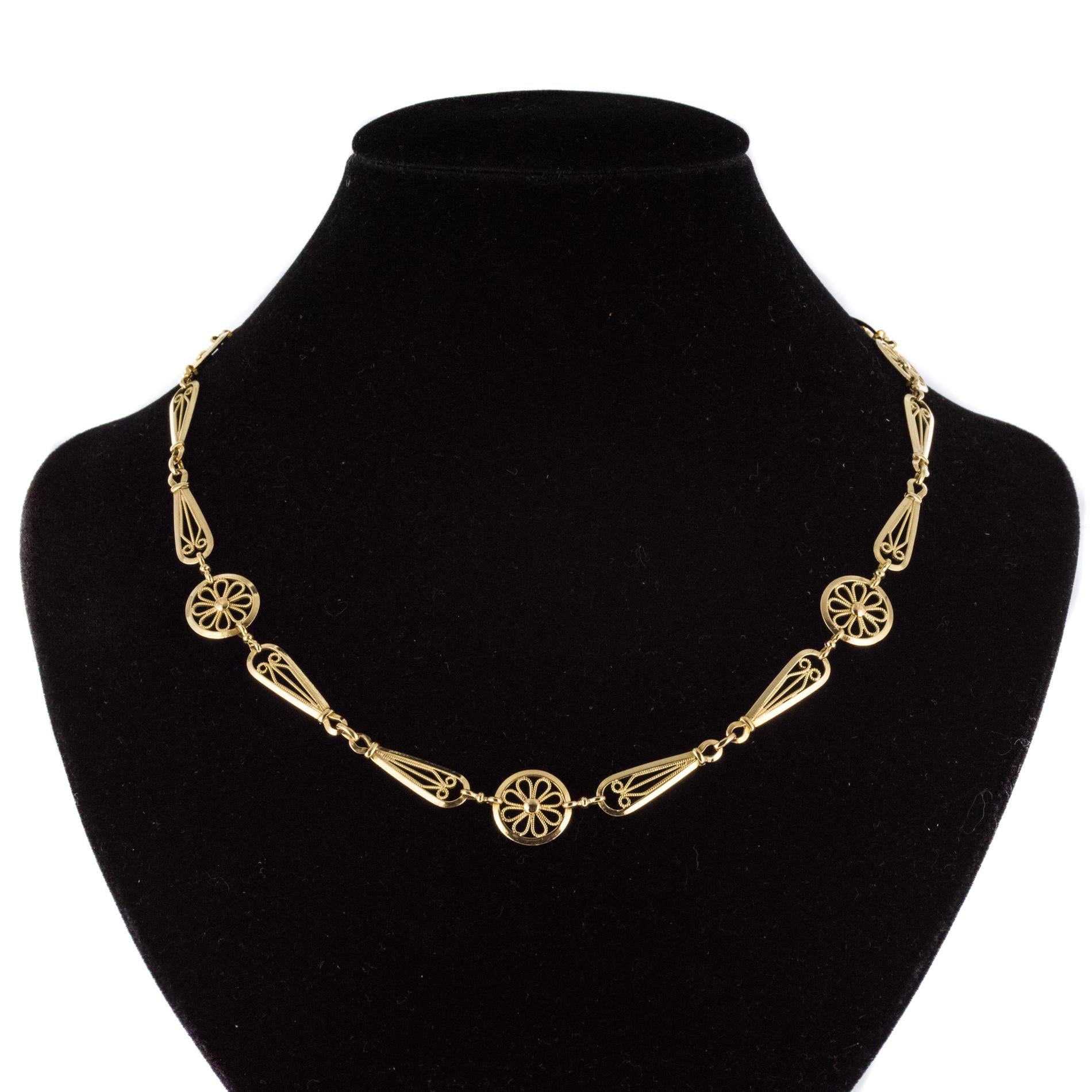 French 20th Century Belle Époque Yellow Gold Filigree Necklace In Good Condition In Poitiers, FR