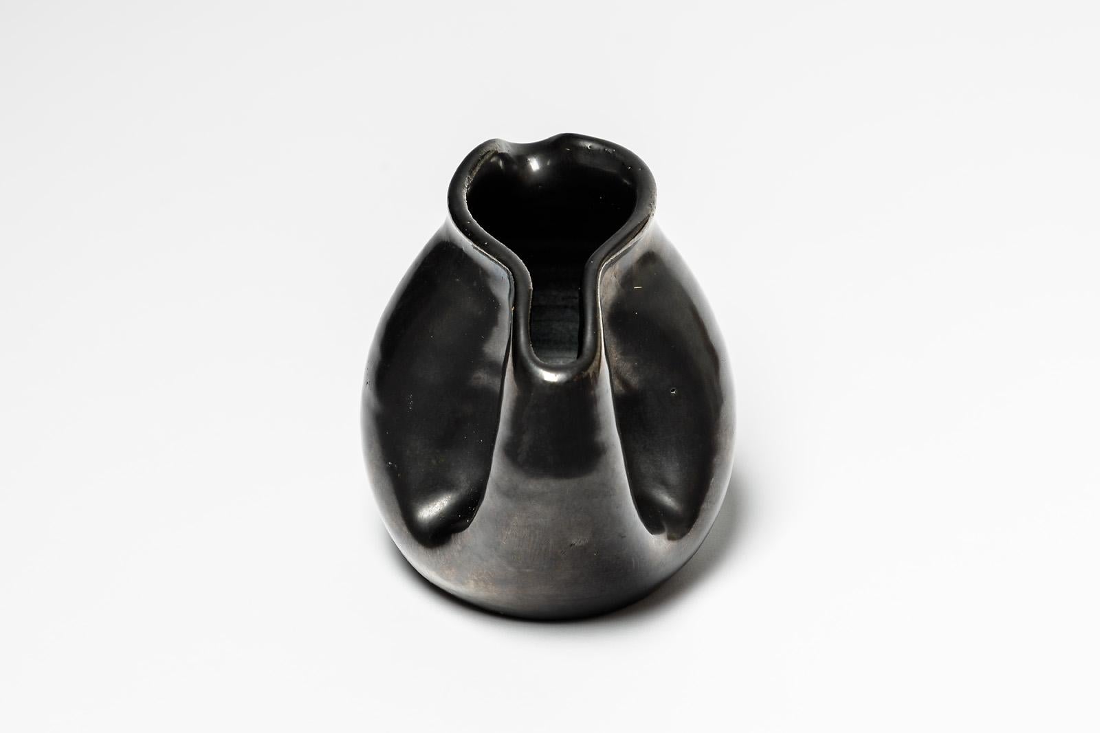 Français Pichet en céramique noire français du 20ème siècle, fait à la main, vers 1950 en vente