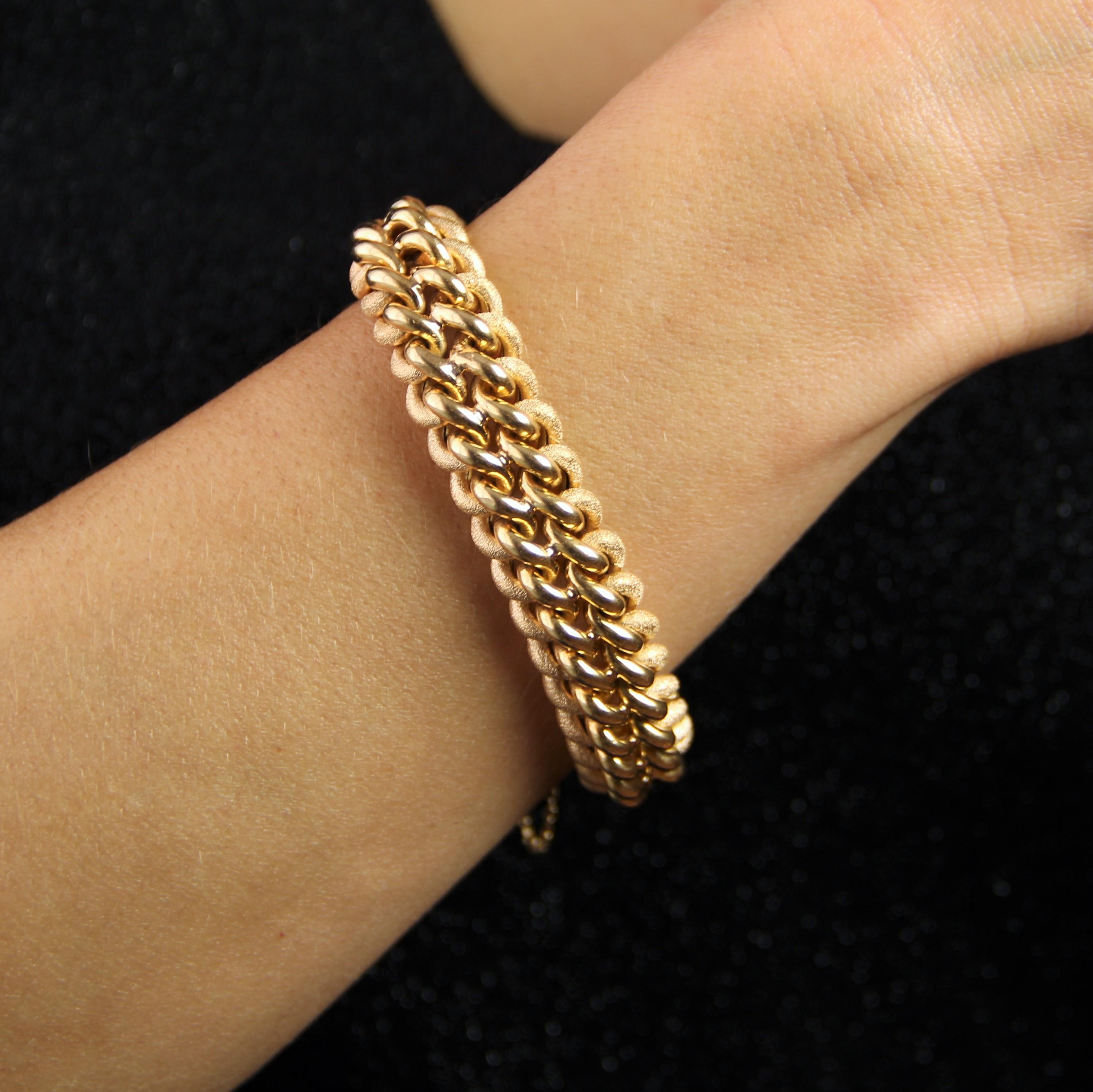 French 20th Century Bright and Amati 18 Karat Yellow Gold Curb Bracelet In Good Condition For Sale In Poitiers, FR