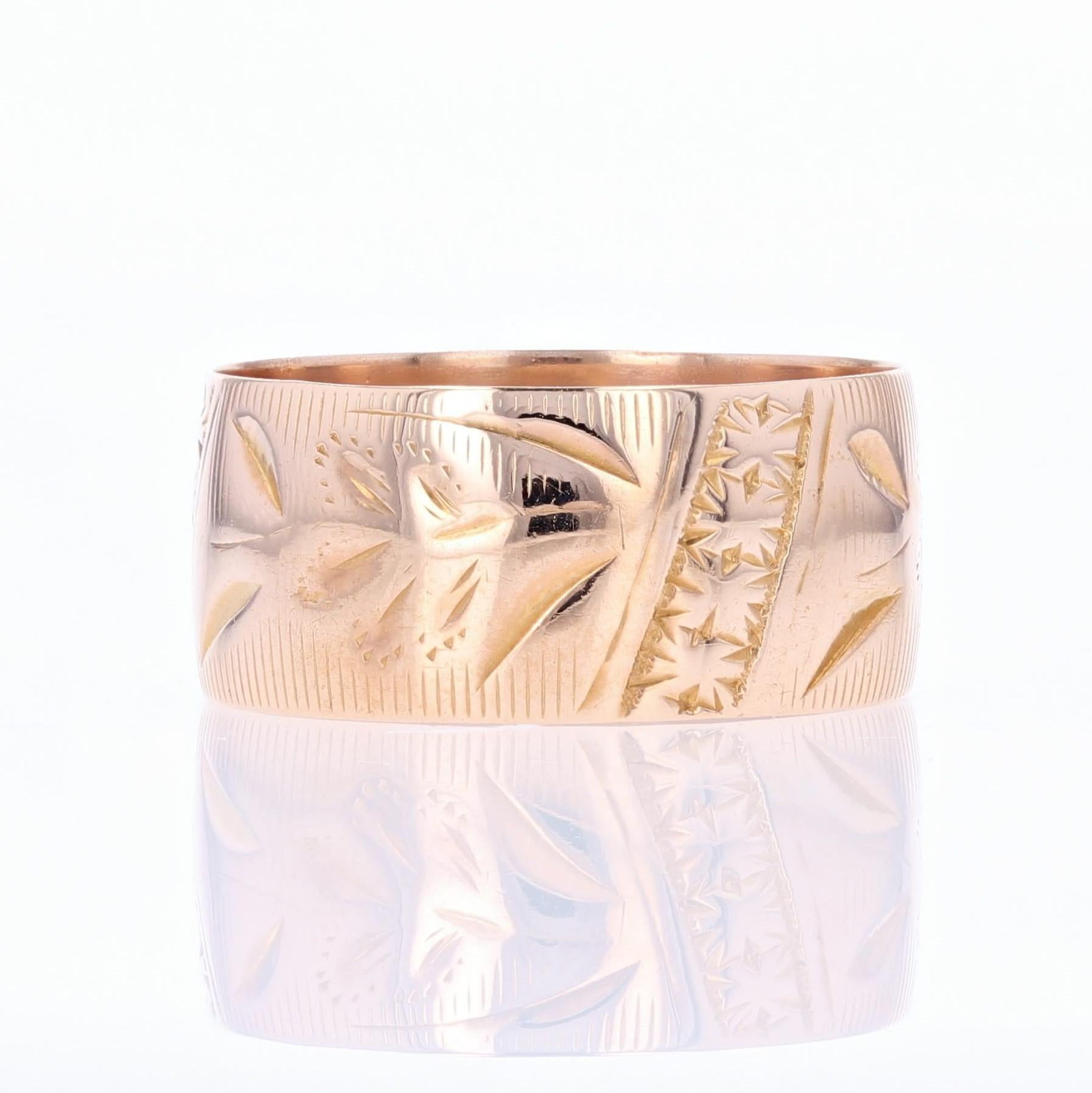 Belle Époque French 20th Century Chiseled 18 Karat Rose Gold Ring For Sale