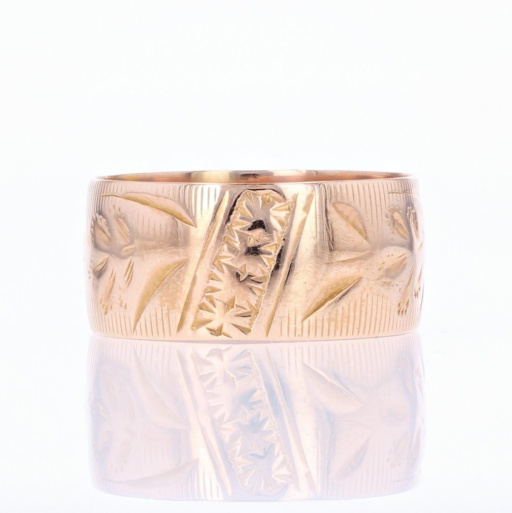 French 20th Century Chiseled 18 Karat Rose Gold Ring In Good Condition For Sale In Poitiers, FR
