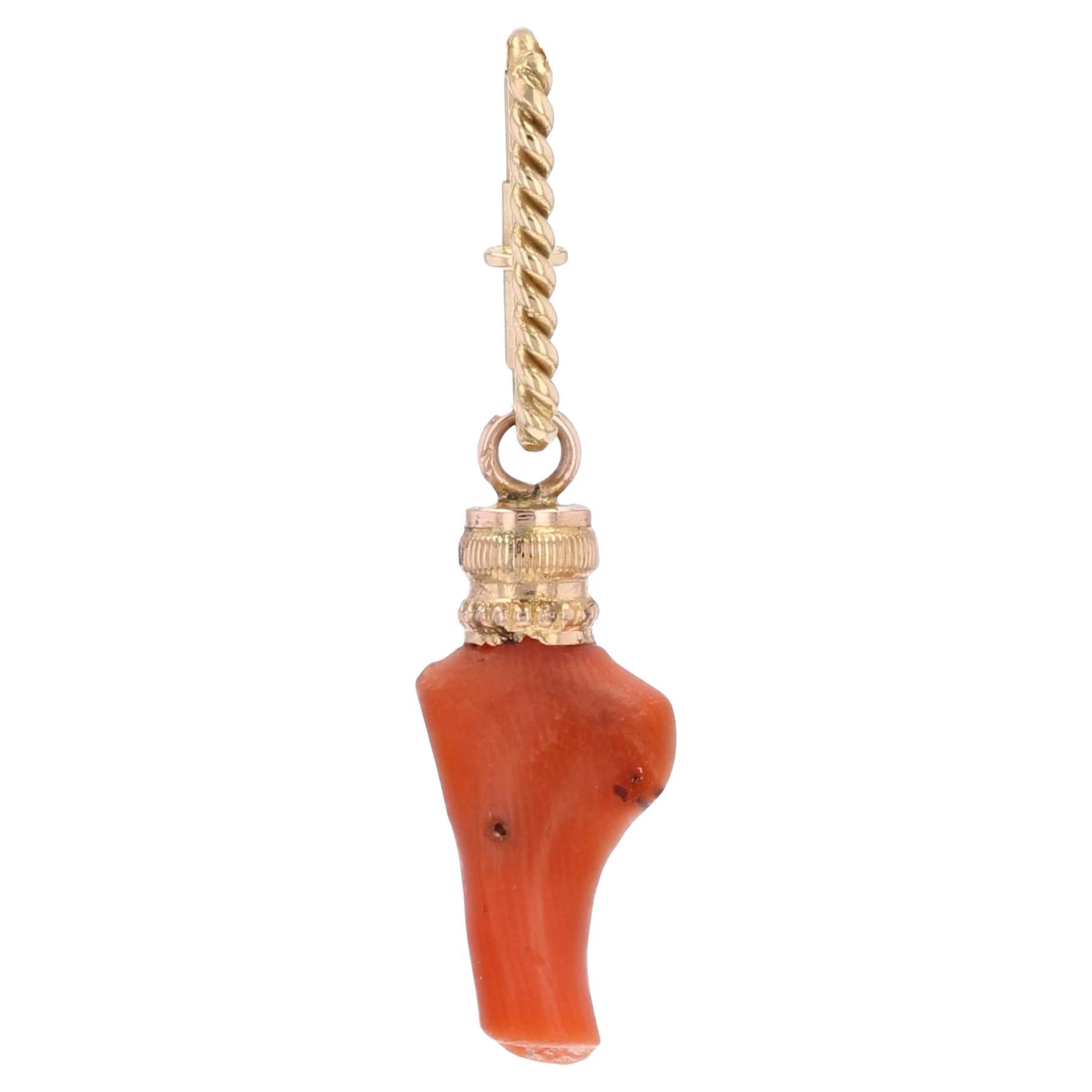 French 20th Century Coral 18 Karat Yellow Gold Pendant