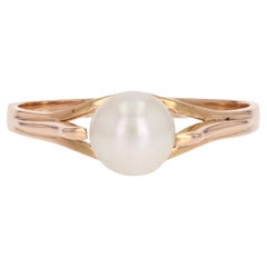 Anillo solitario francés de oro rosa de 18 quilates con perla cultivada del siglo XX