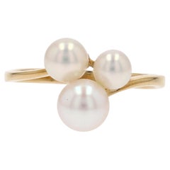 French 20th Century Cultured Pearl 18 Karat Yellow Gold Solitaire Ring