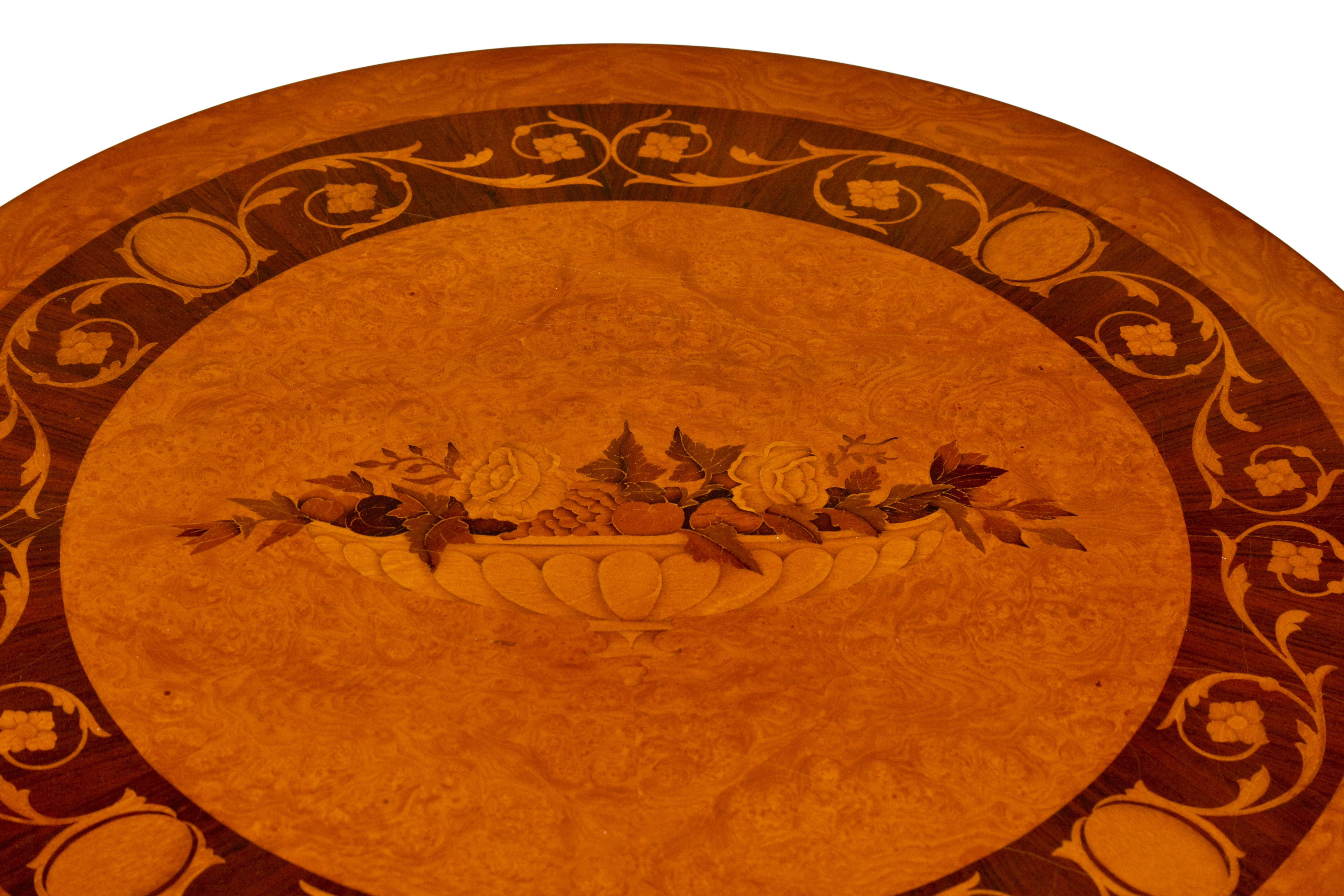 Mesa auxiliar circular decorativa francesa del siglo XX Francés en venta