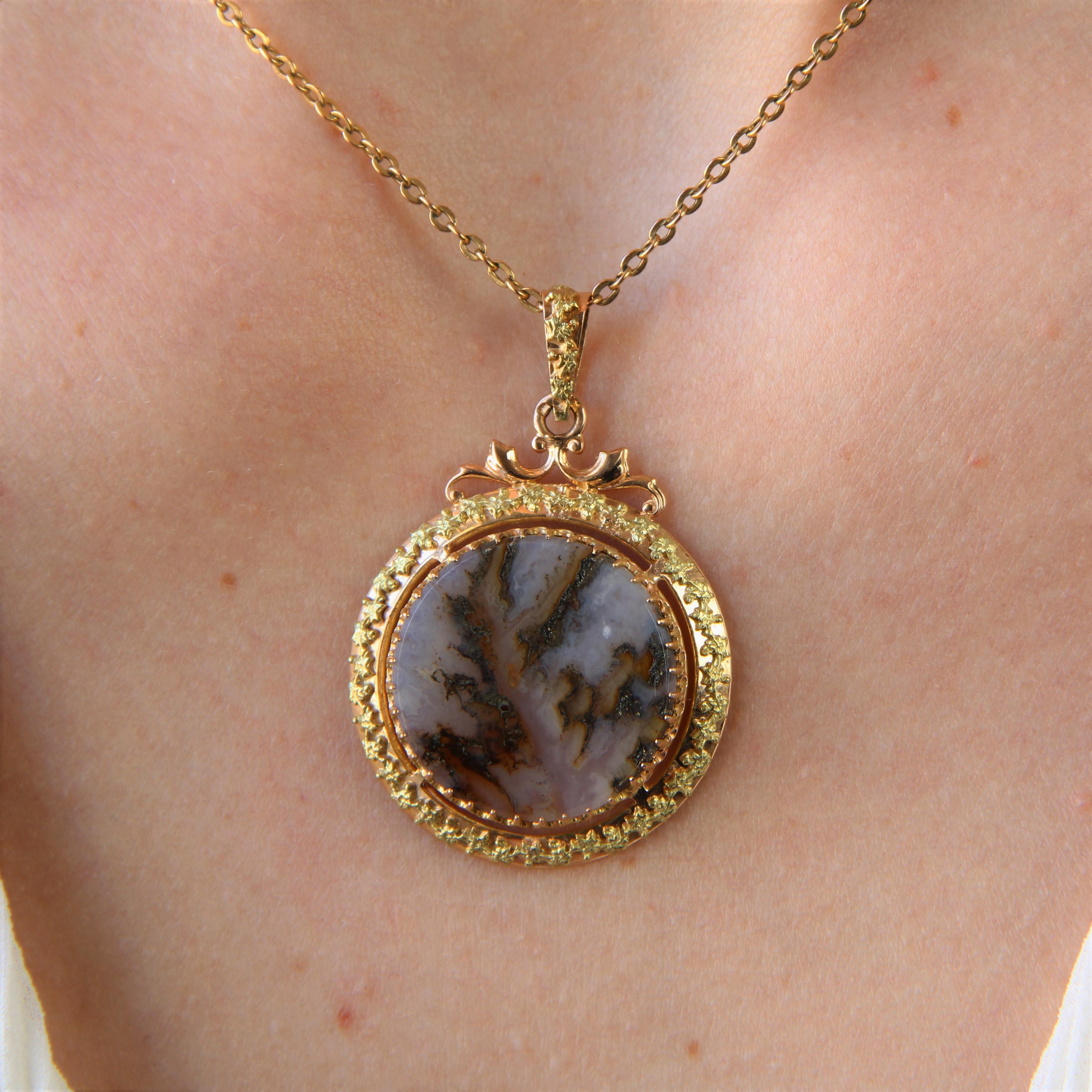 French 20th Century Dendritic Agate 18 Karat Rose Green Gold Pendant For Sale 4