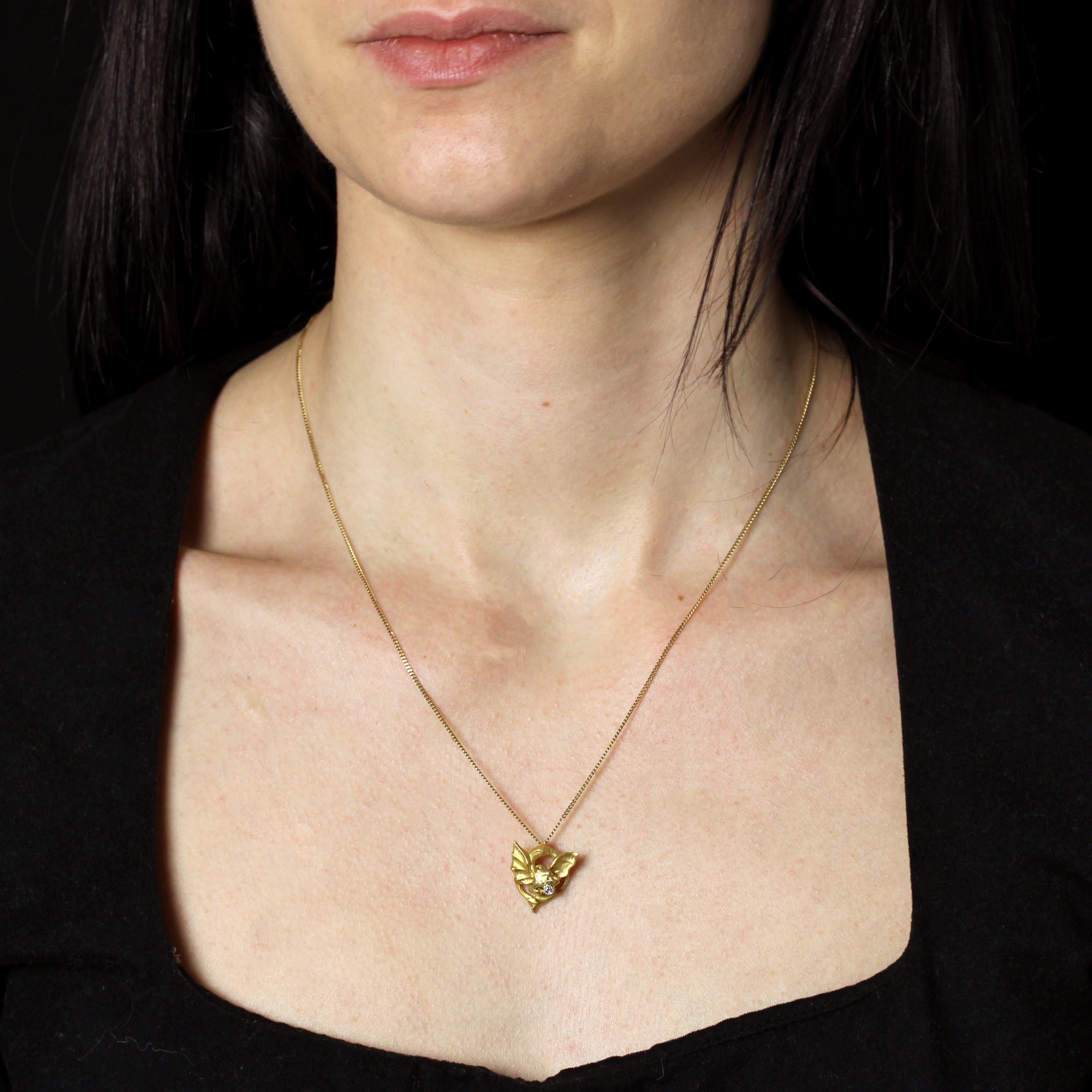 Pendant in 18 karat yellow gold, eagle's head hallmark.
This fine antique necklace features a curb chain with a chimera pendant in amatized gold. The creature holds a rose-cut diamond in its mouth. The clasp is a lobster clasp.
Pendant height : 1.7
