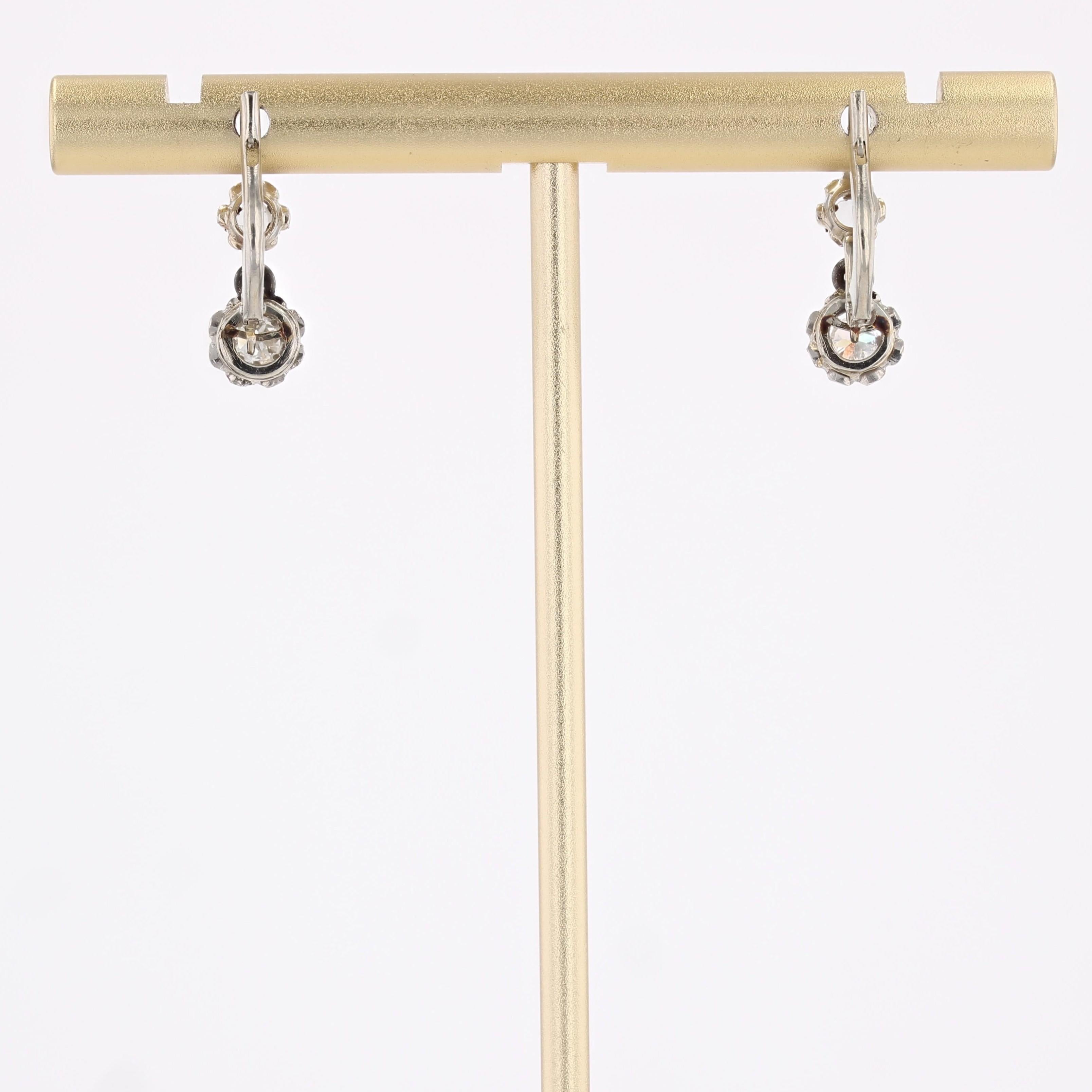 French 20th Century Diamonds 18 Karat White Gold Lever Back Earrings en vente 4