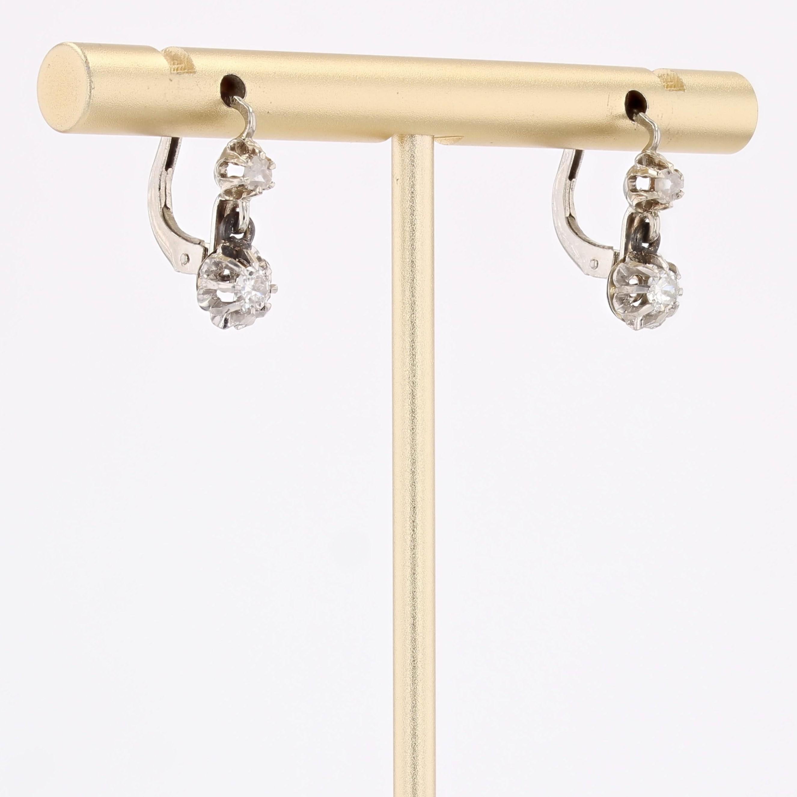 Taille brillant French 20th Century Diamonds 18 Karat White Gold Lever Back Earrings en vente