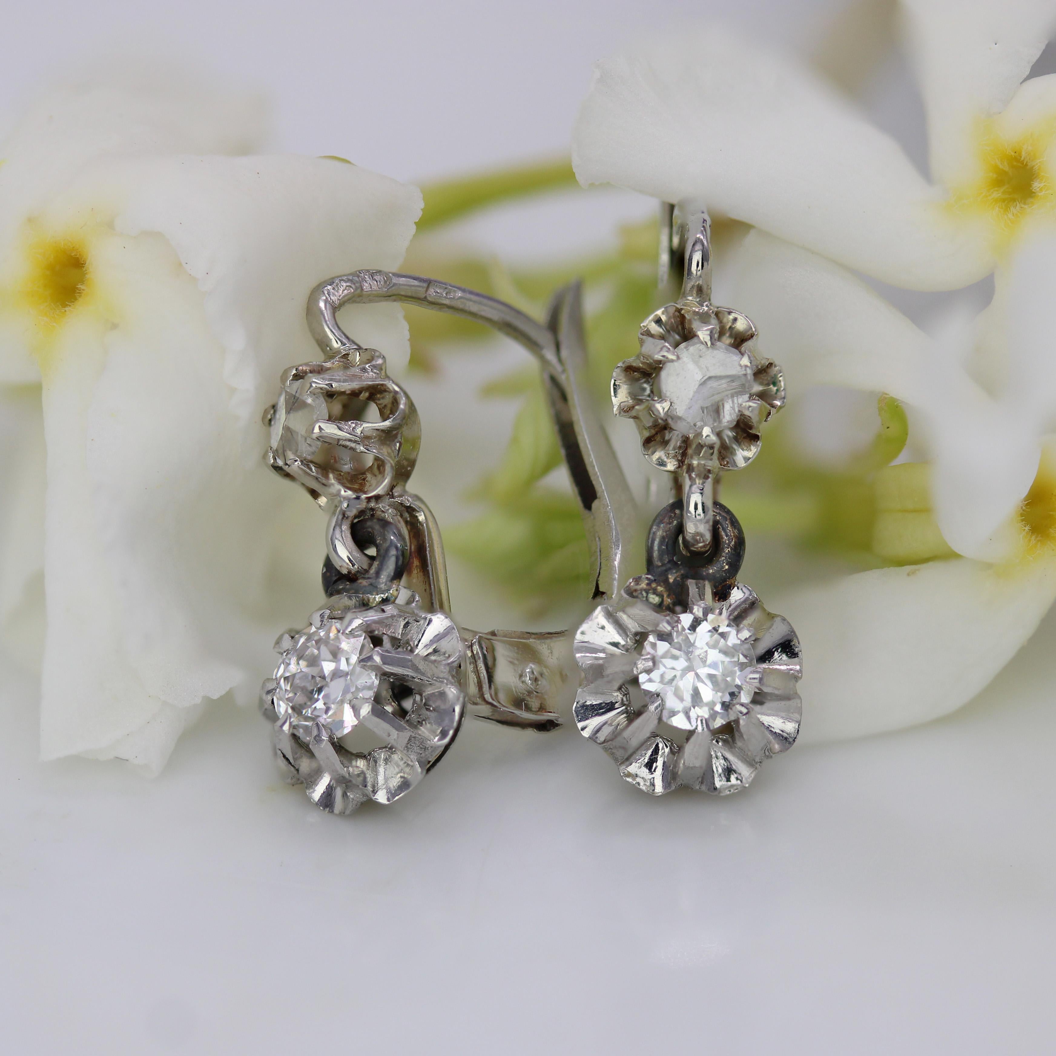 French 20th Century Diamonds 18 Karat White Gold Lever Back Earrings Pour femmes en vente