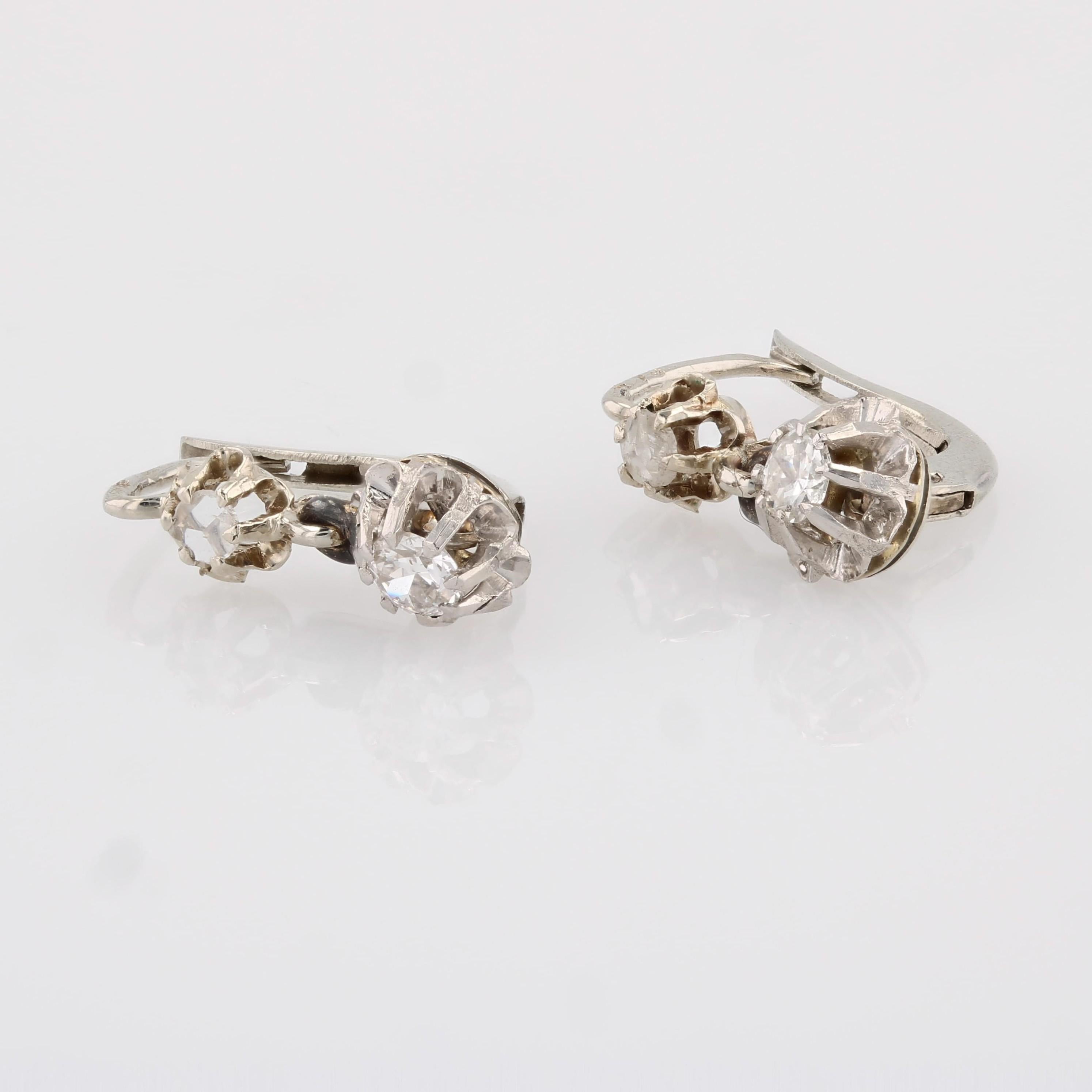 French 20th Century Diamonds 18 Karat White Gold Lever Back Earrings en vente 2