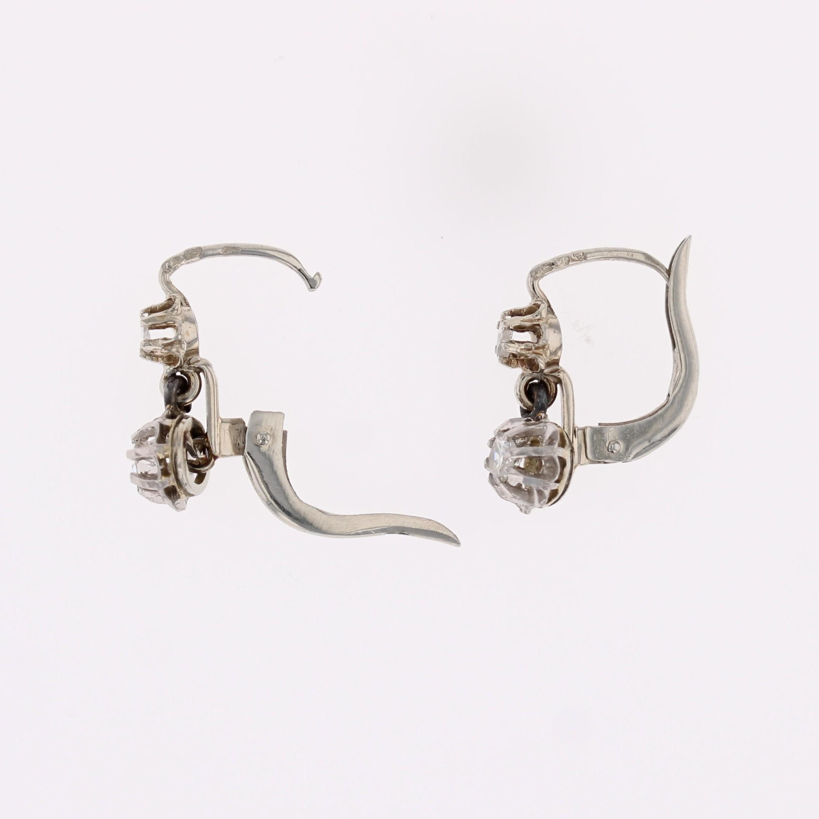 French 20th Century Diamonds 18 Karat White Gold Lever Back Earrings en vente 3