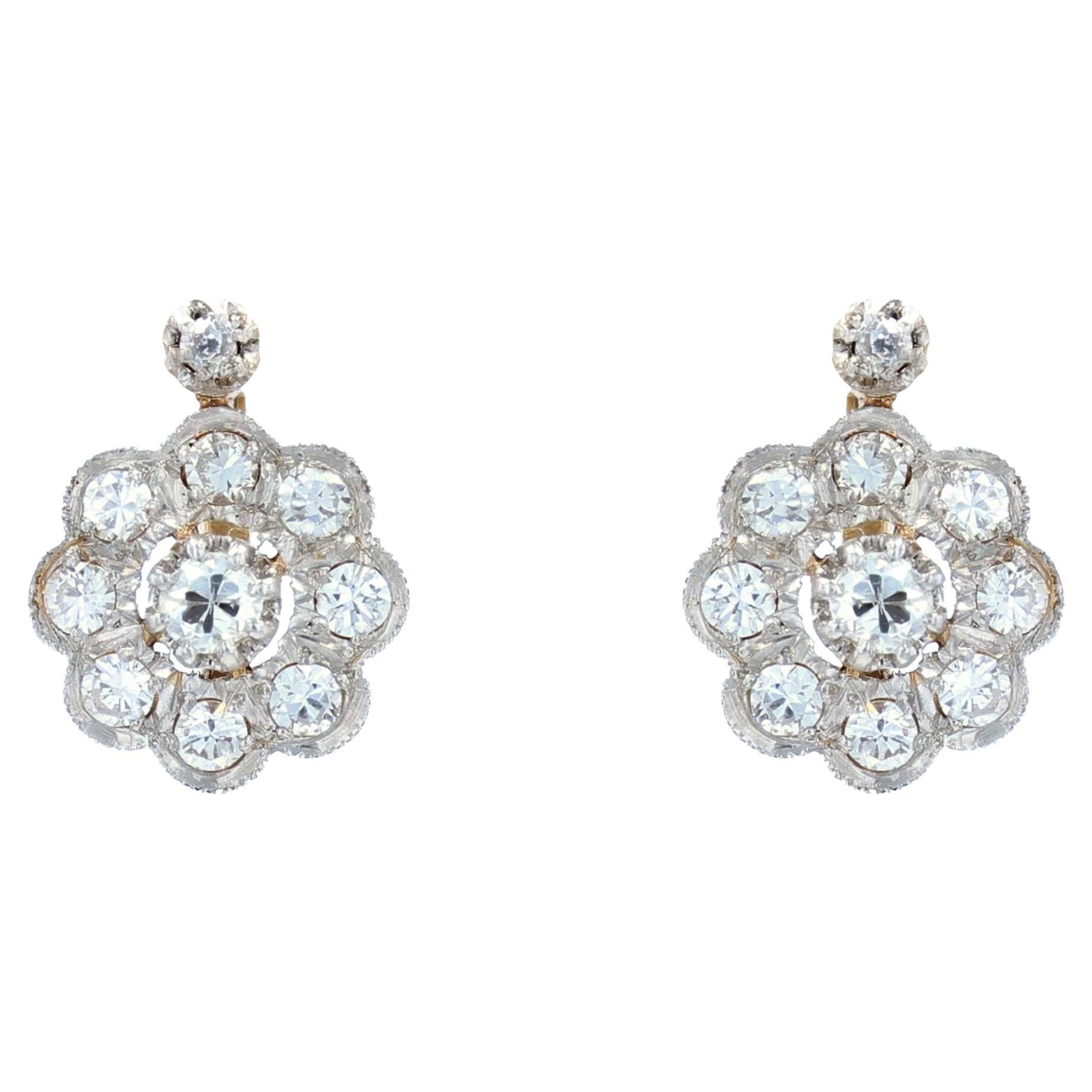 Boucles d'oreilles fleur en or jaune 18 carats et diamants, France, XXe sicle