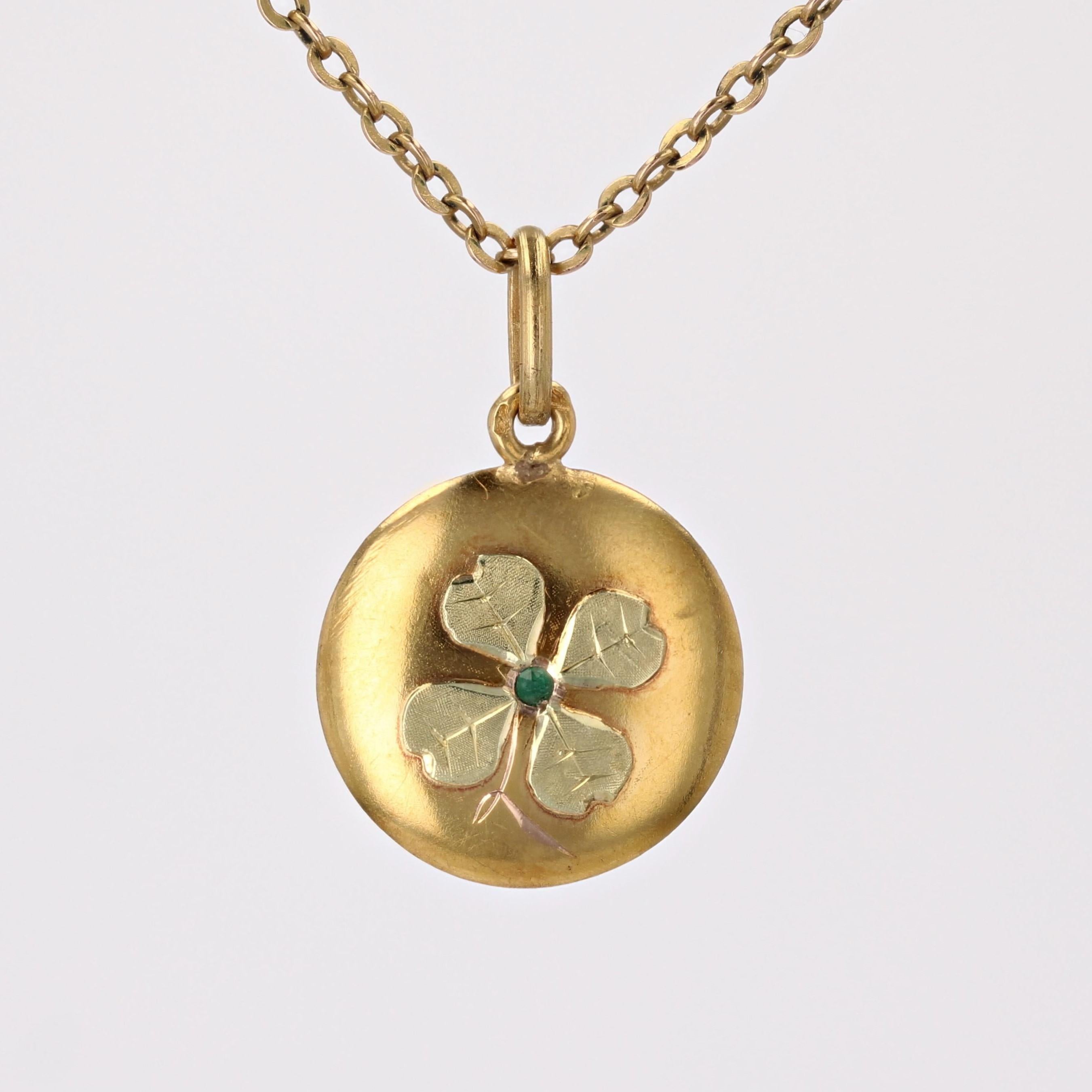 French 20th Century Emerald 18 Karat Yellow Gold Clover Pendant For Sale 2