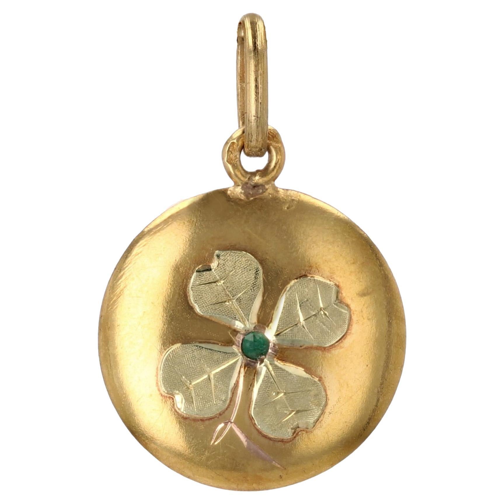 French 20th Century Emerald 18 Karat Yellow Gold Clover Pendant For Sale