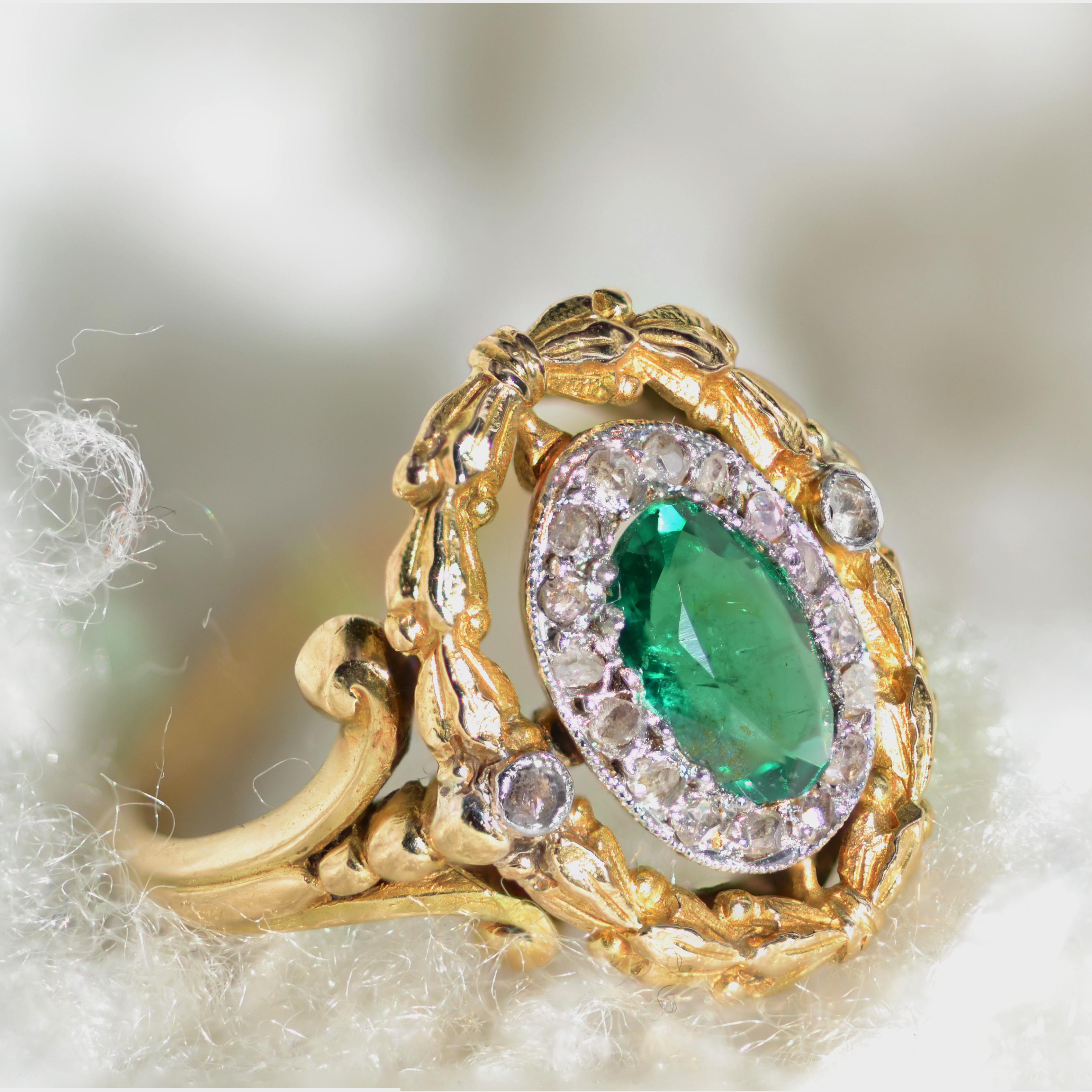 French 20th Century Emerald Diamonds 18 Karat Yellow Gold Ring For Sale 6