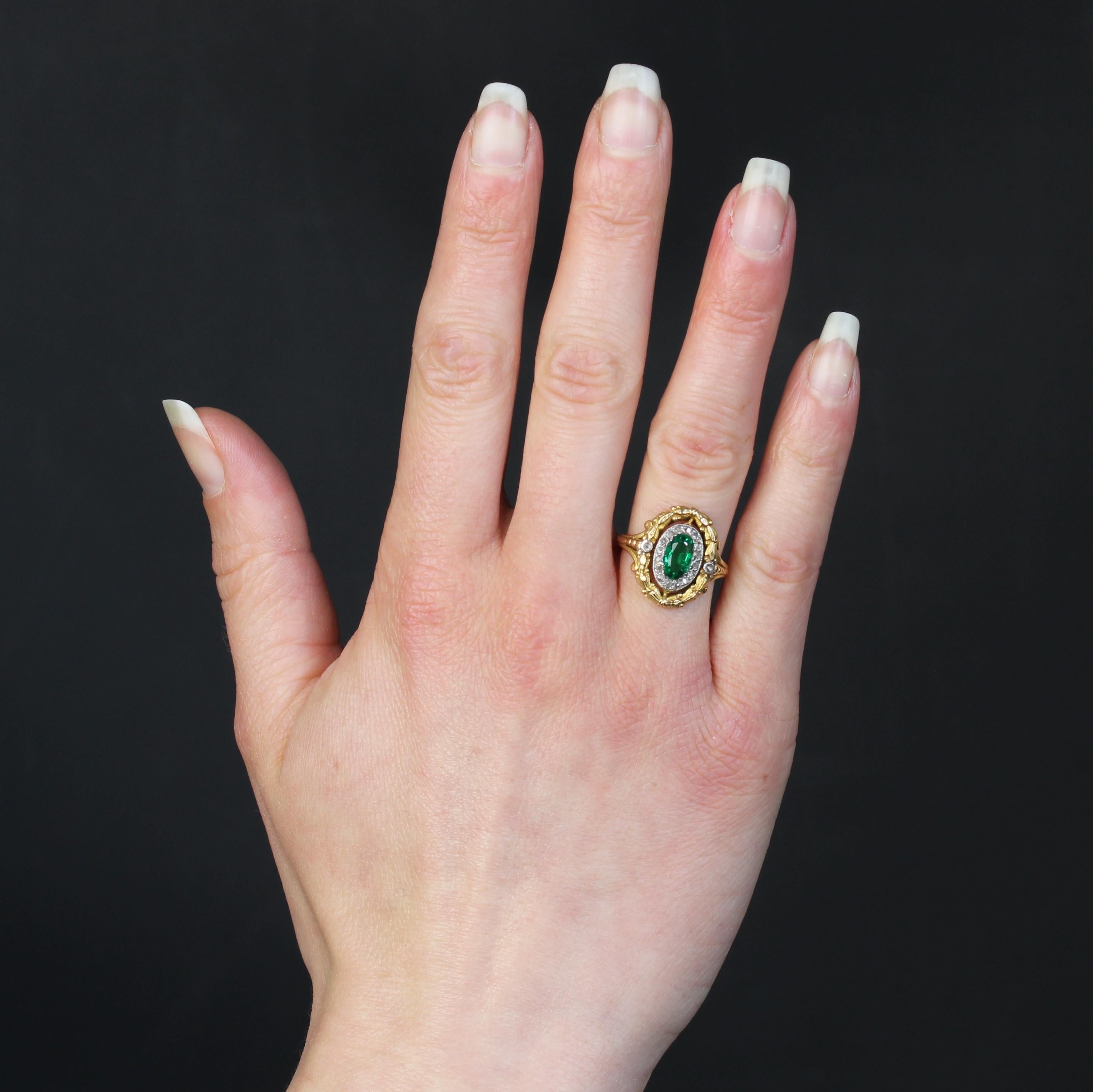 Ring aus 18 Karat Gelbgold, Adlerkopfpunze.
Magnificent antiken Ring, ist seine ovale Montage von einem Lorbeerkranz in der Gold graviert von einem Ring Lilie Blume auf seiner Abfahrt beibehalten gebildet, und mit einer Perle im Herbst verziert. In