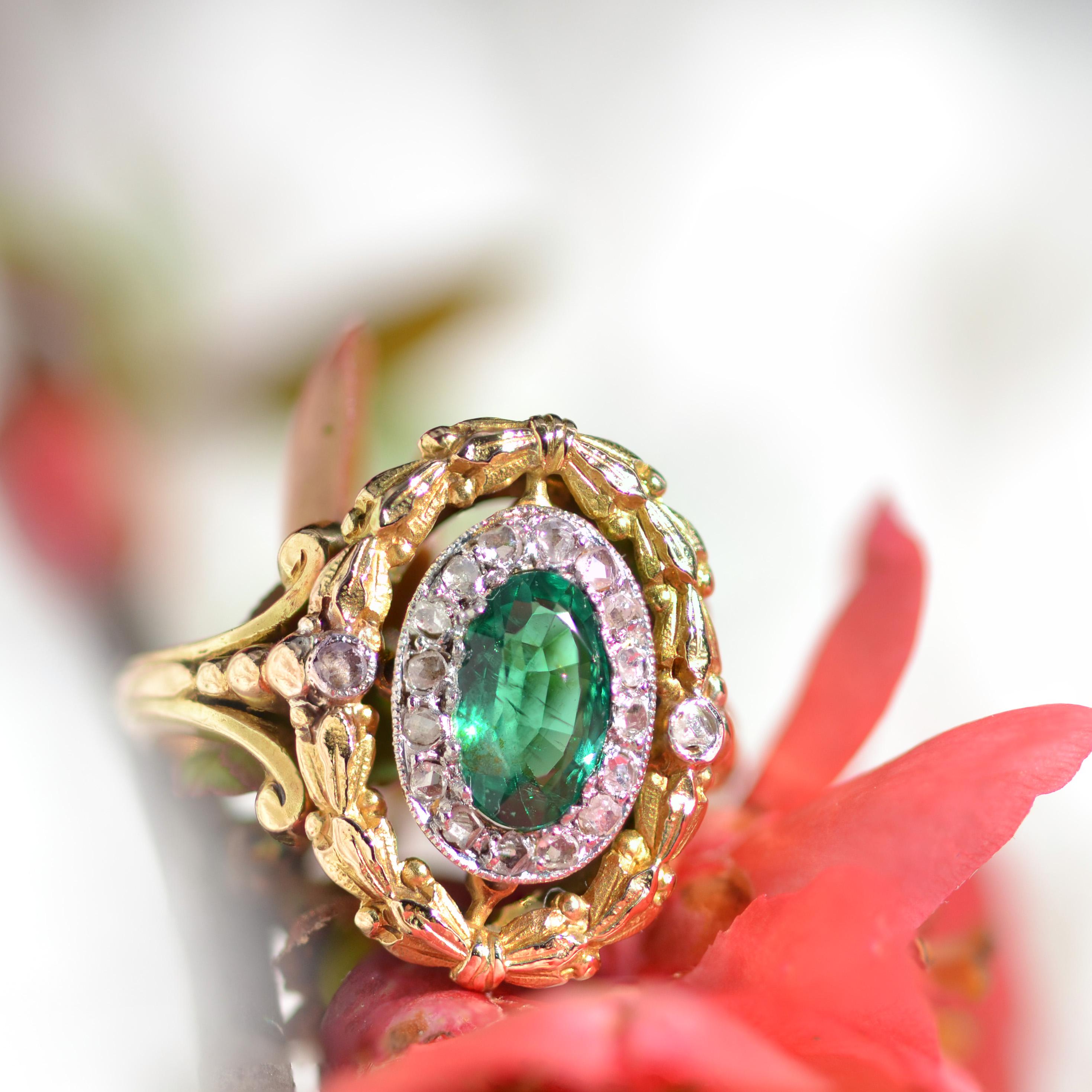 Französischer Smaragd-Diamant-Ring aus 18 Karat Gelbgold des 20. Jahrhunderts (Belle Époque) im Angebot
