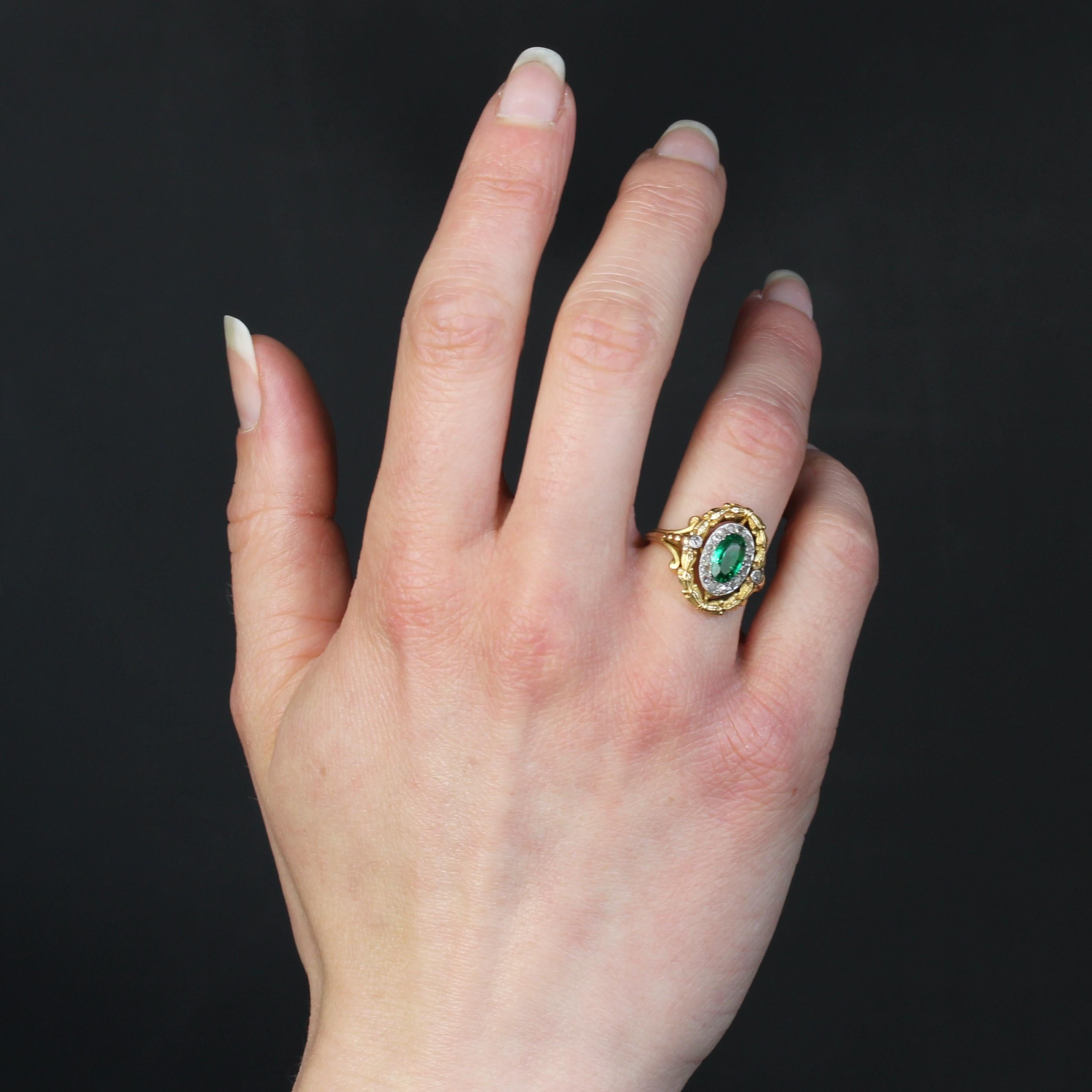 Französischer Smaragd-Diamant-Ring aus 18 Karat Gelbgold des 20. Jahrhunderts (Ovalschliff) im Angebot