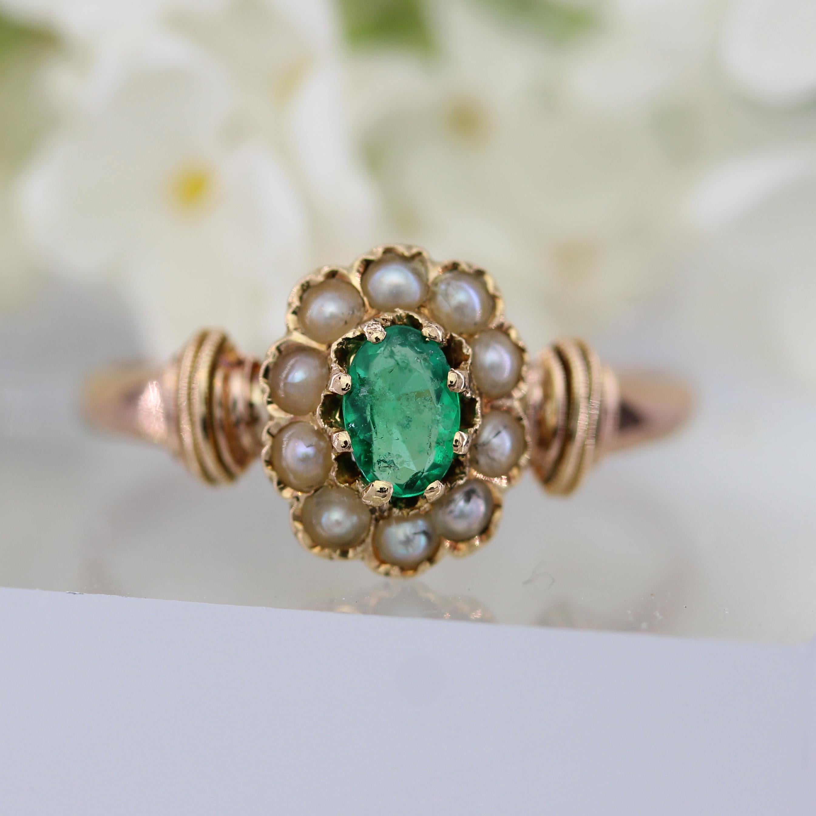 French 20th Century Emerald Fine Pearls 18 Karat Rose Gold Daisy Ring 5