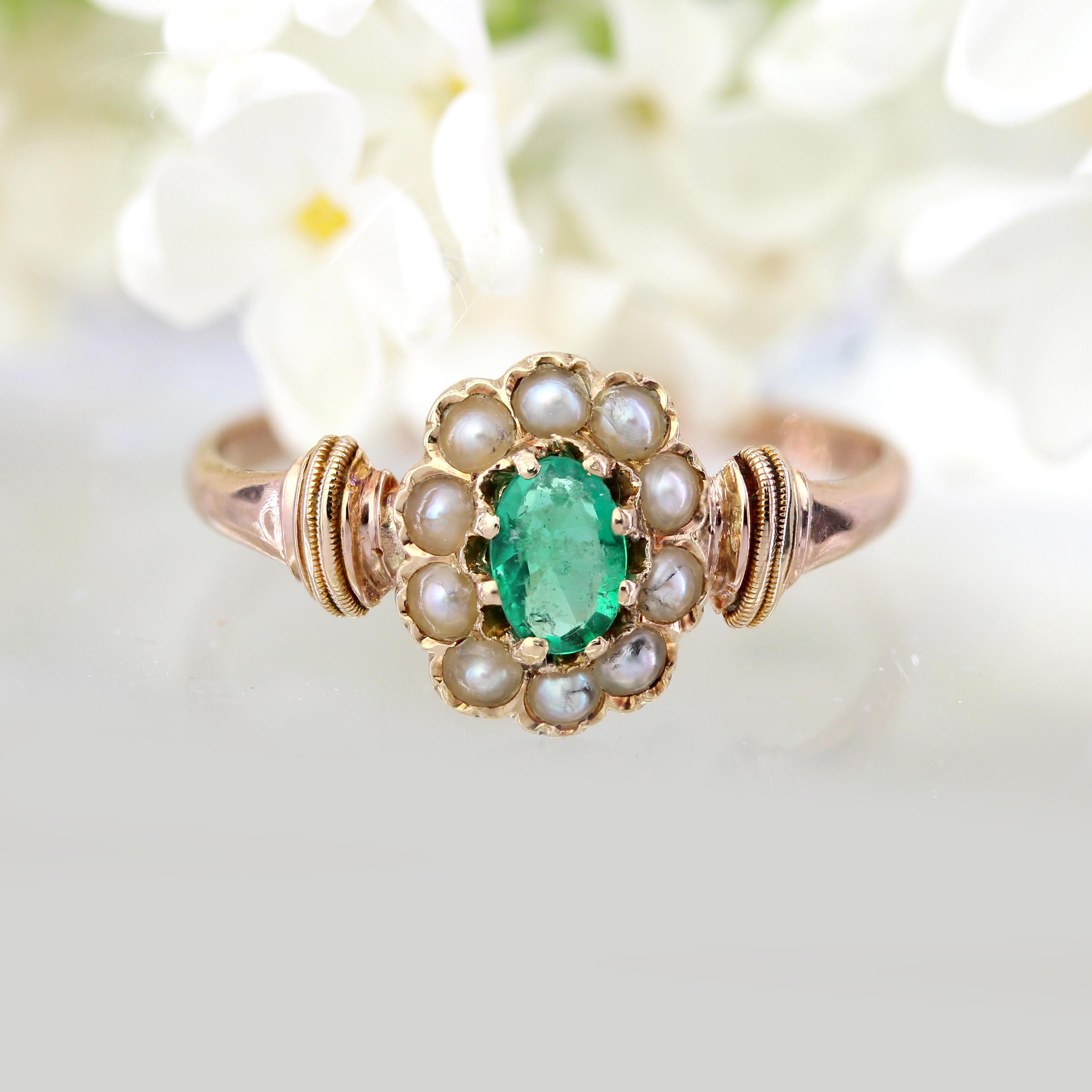 Belle Époque French 20th Century Emerald Fine Pearls 18 Karat Rose Gold Daisy Ring