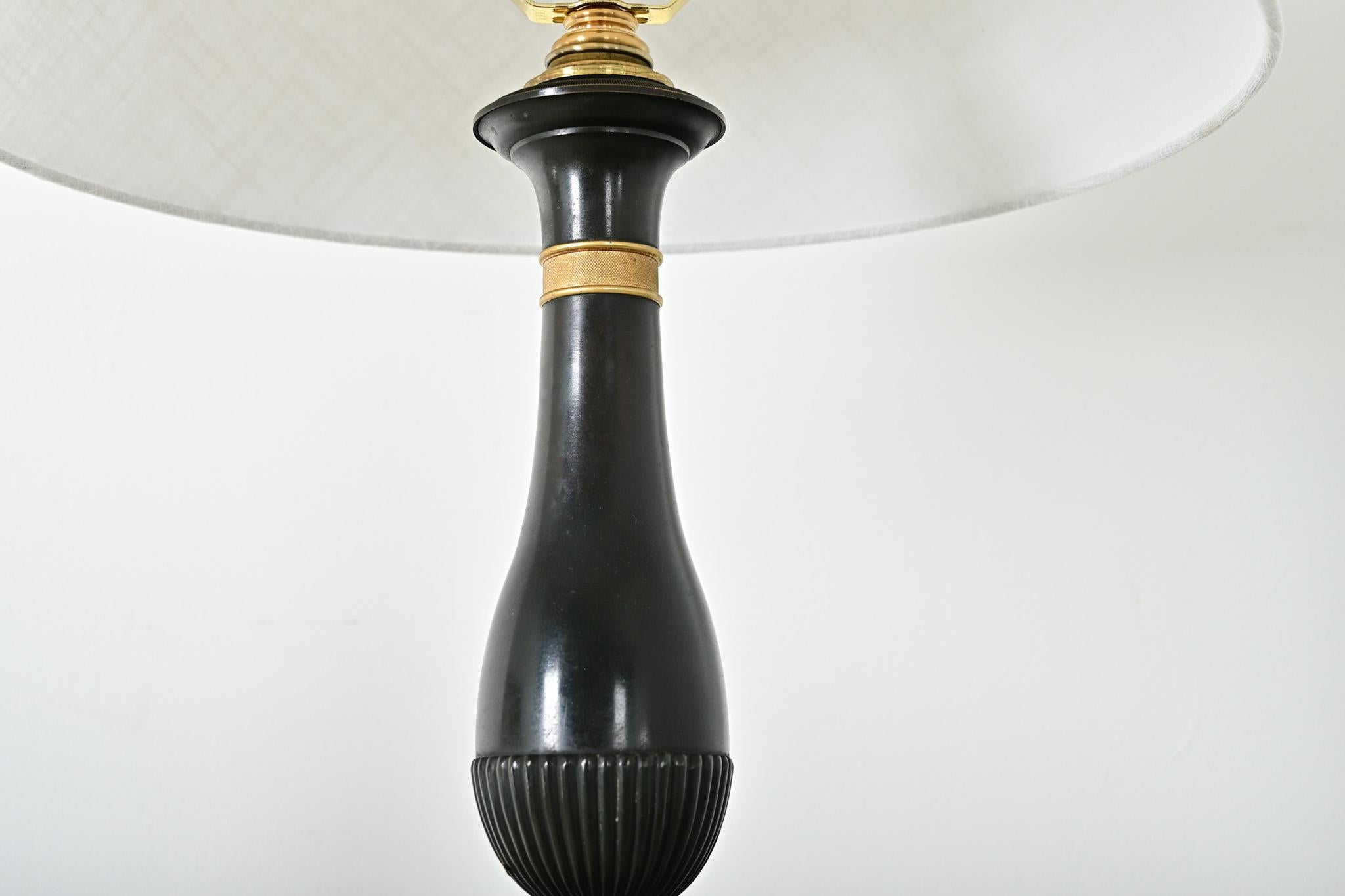 20ième siècle Lampe à poser simple de style Empire du 20e siècle en vente
