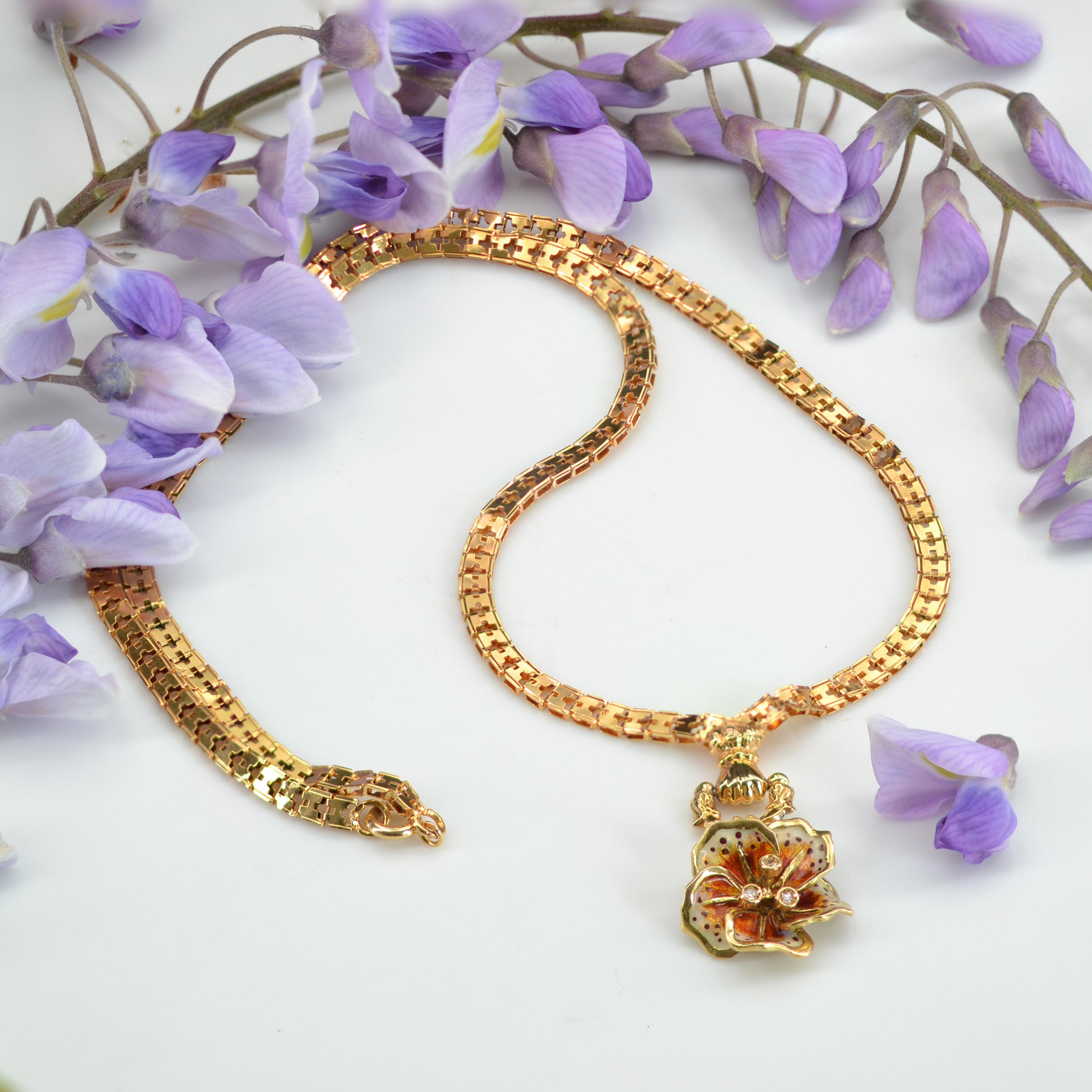 Round Cut French 20th Century Enamelled Diamond Flower 18 Karat Yellow Gold Necklace
