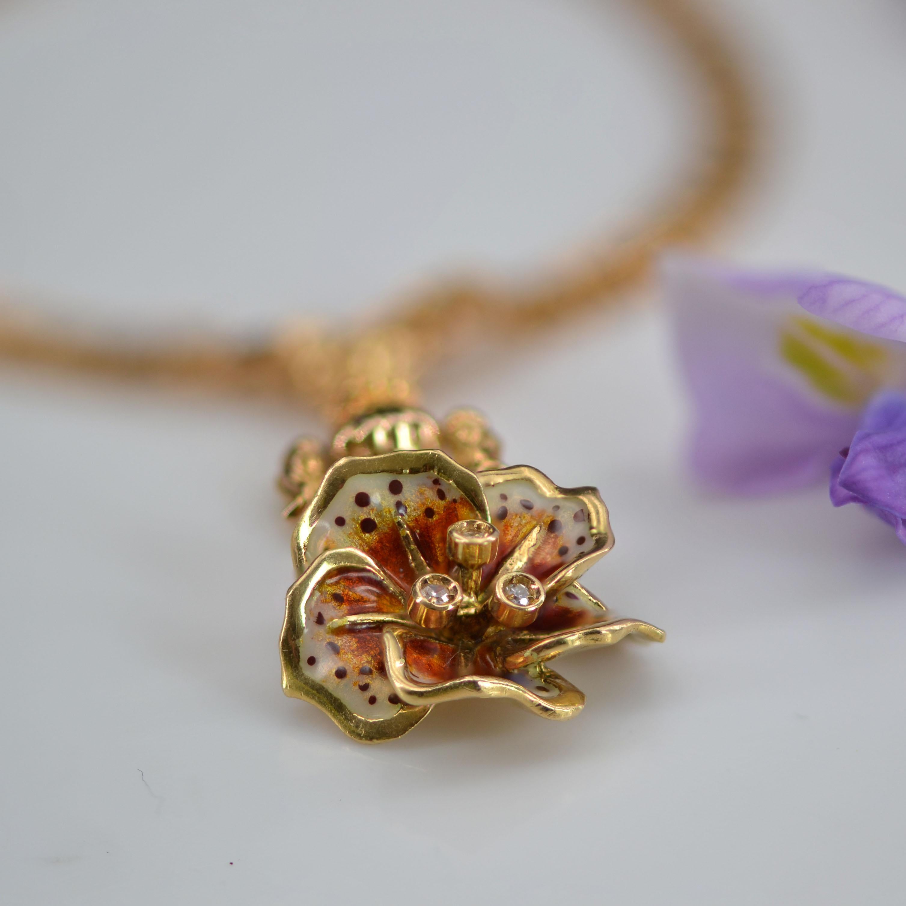 French 20th Century Enamelled Diamond Flower 18 Karat Yellow Gold Necklace 3