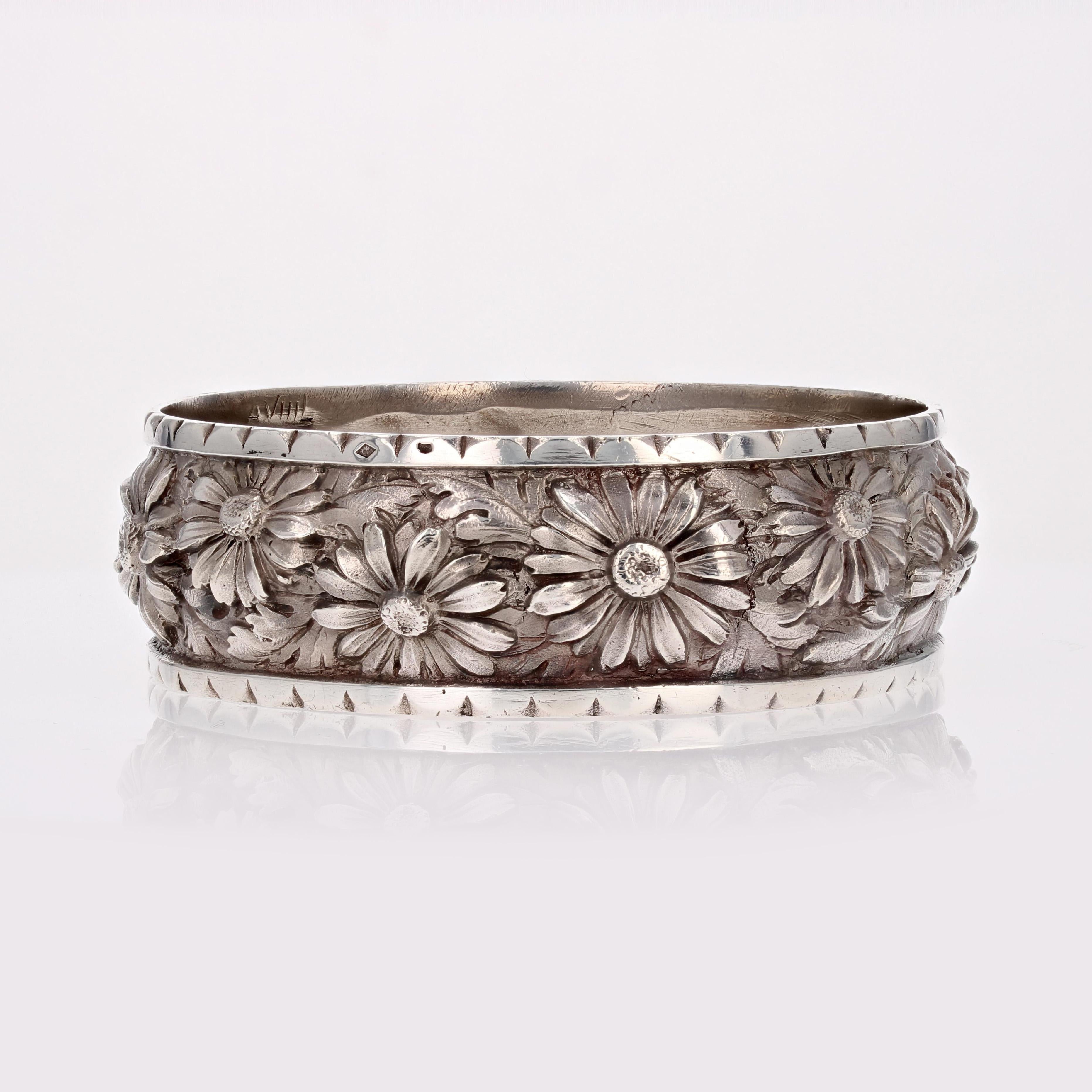 French 20th Century Engraved Daisy Flowers Silver Bangle Bracelet For Sale 1