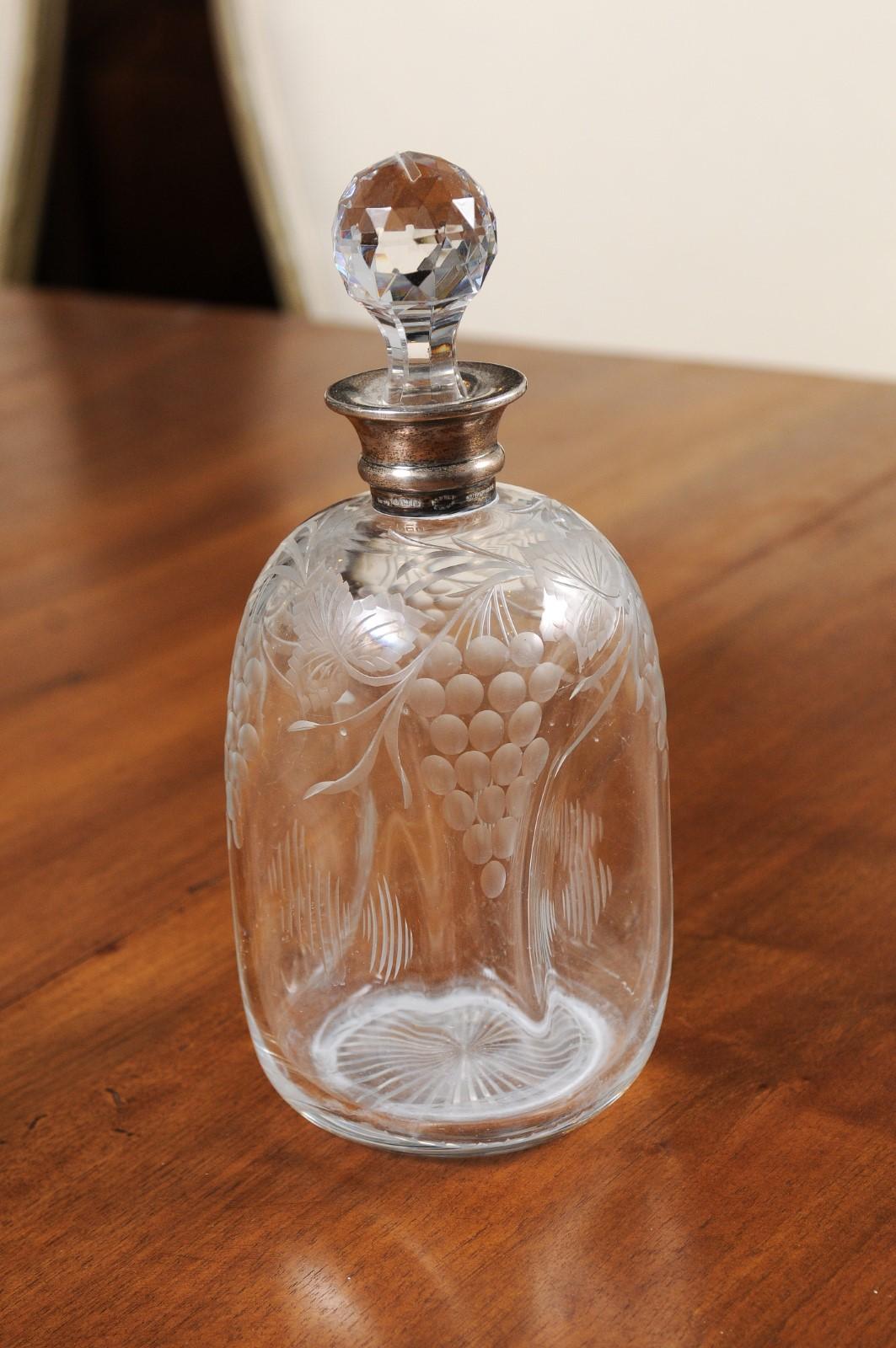 French 20th Century Etched Glass Decanter with Crystal Stopper and Grape Motifs 1