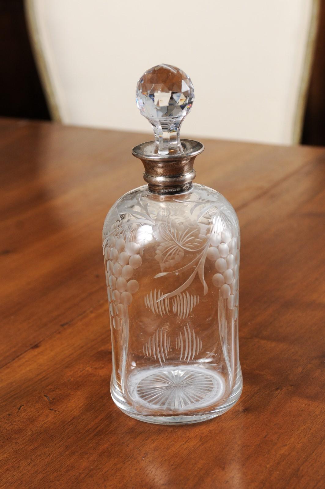 French 20th Century Etched Glass Decanter with Crystal Stopper and Grape Motifs 2