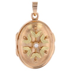 Colgante de medallón ovalado de oro rosa verde de 18 quilates con perlas finas del siglo XX francés