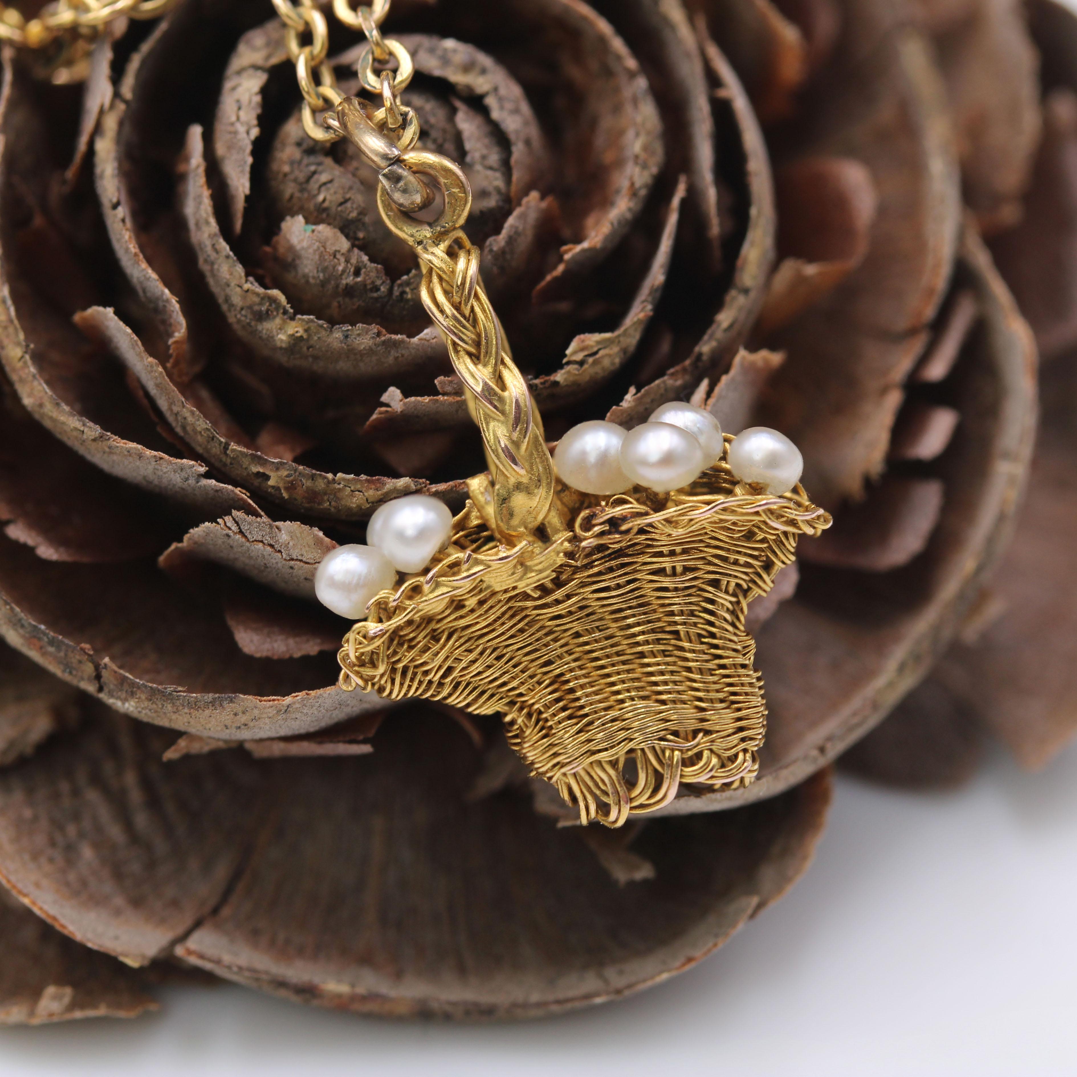Belle Époque Pendentif panier français du 20ème siècle en or jaune 18 carats et perles fines en vente