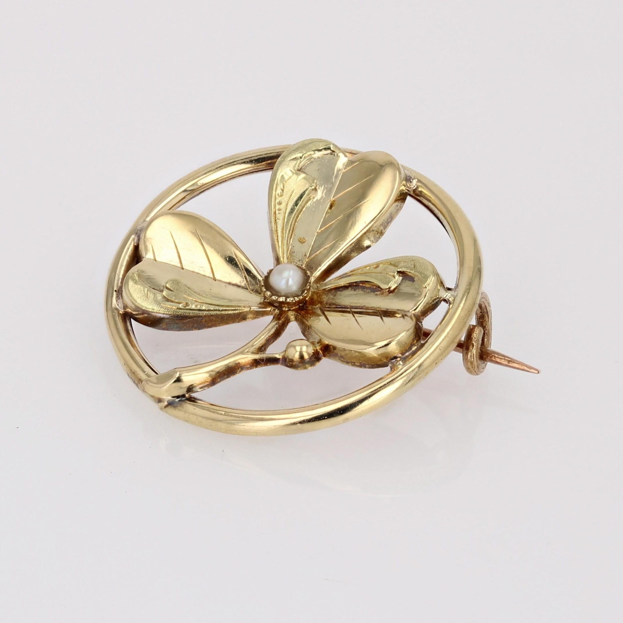 French 20th Century Fine Pearl 18 Karat Yellow Gold Clover Collar Brooch In Good Condition For Sale In Poitiers, FR