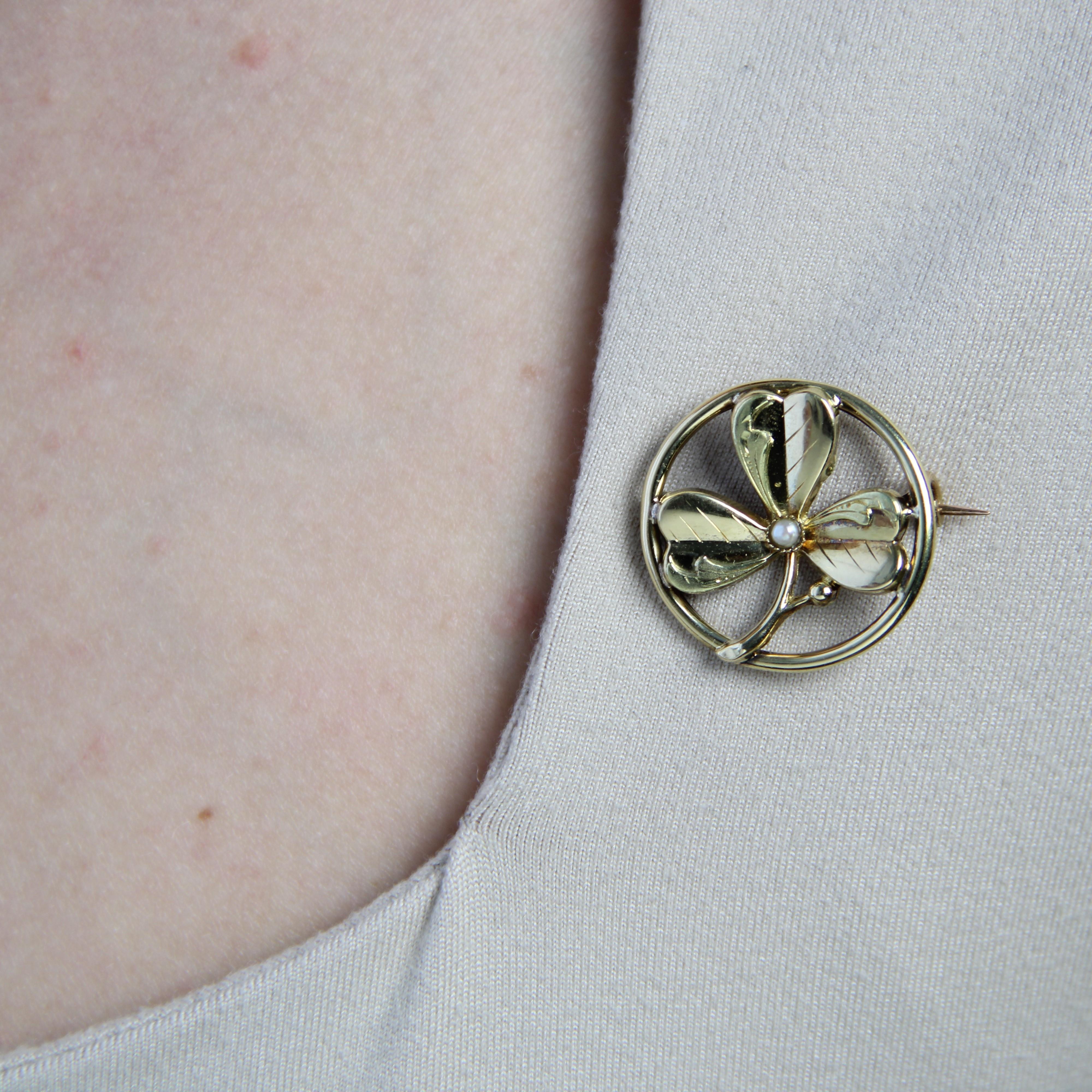 French 20th Century Fine Pearl 18 Karat Yellow Gold Clover Collar Brooch For Sale 2