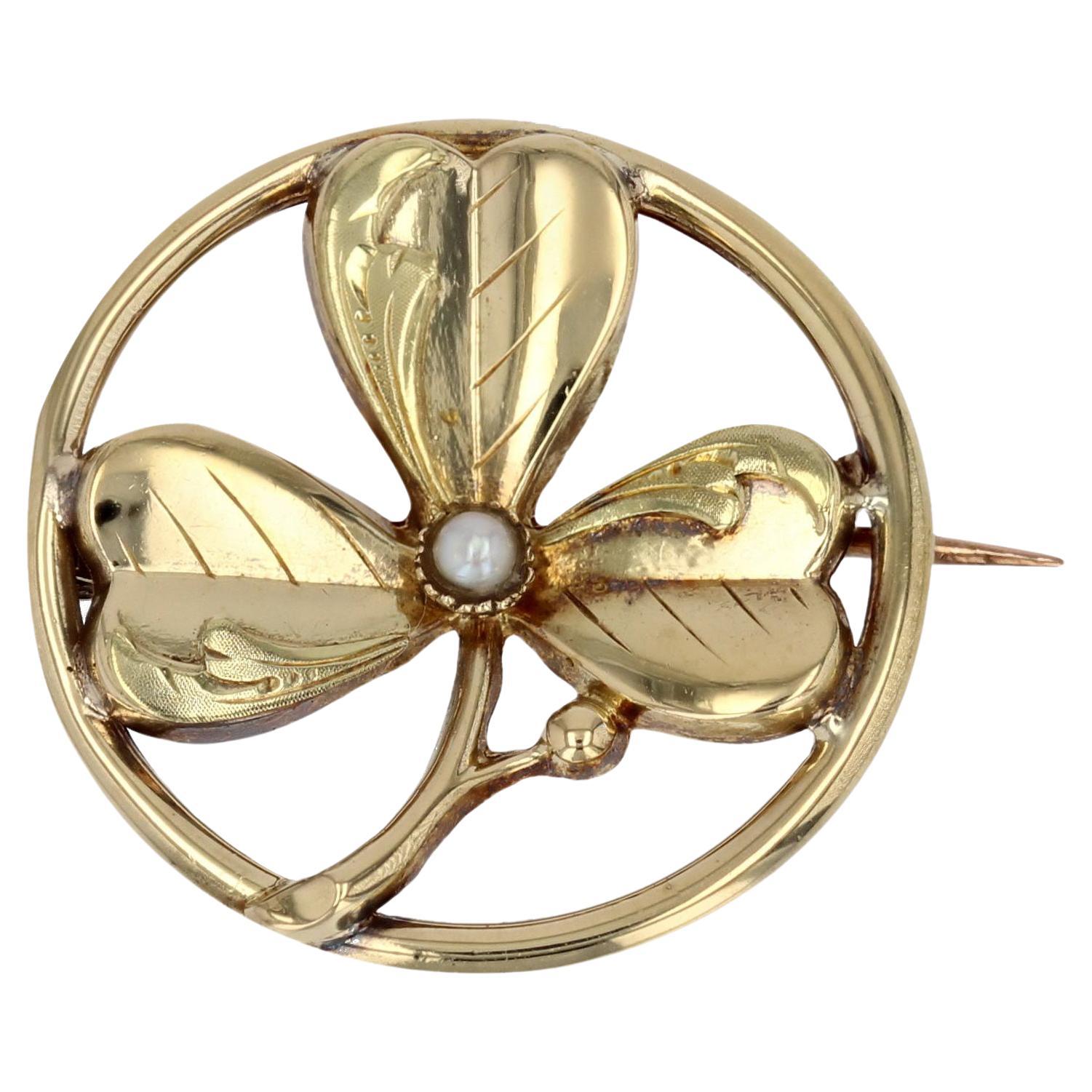 Broche française du 20ème siècle en forme de trèfle en or jaune 18 carats et perles fines
