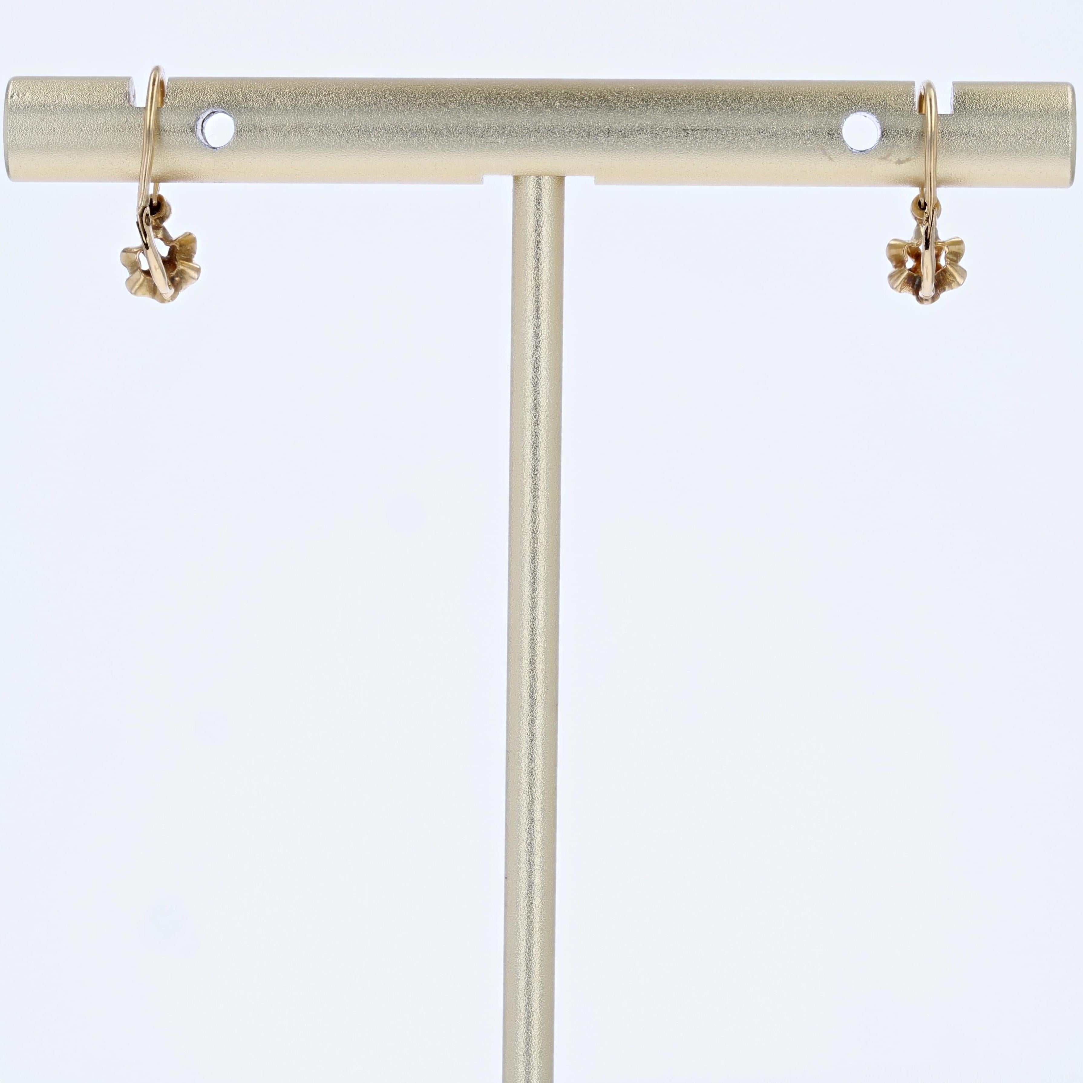 Orecchini a leva in oro giallo 18 carati con perle fini del XX secolo francese in vendita 1