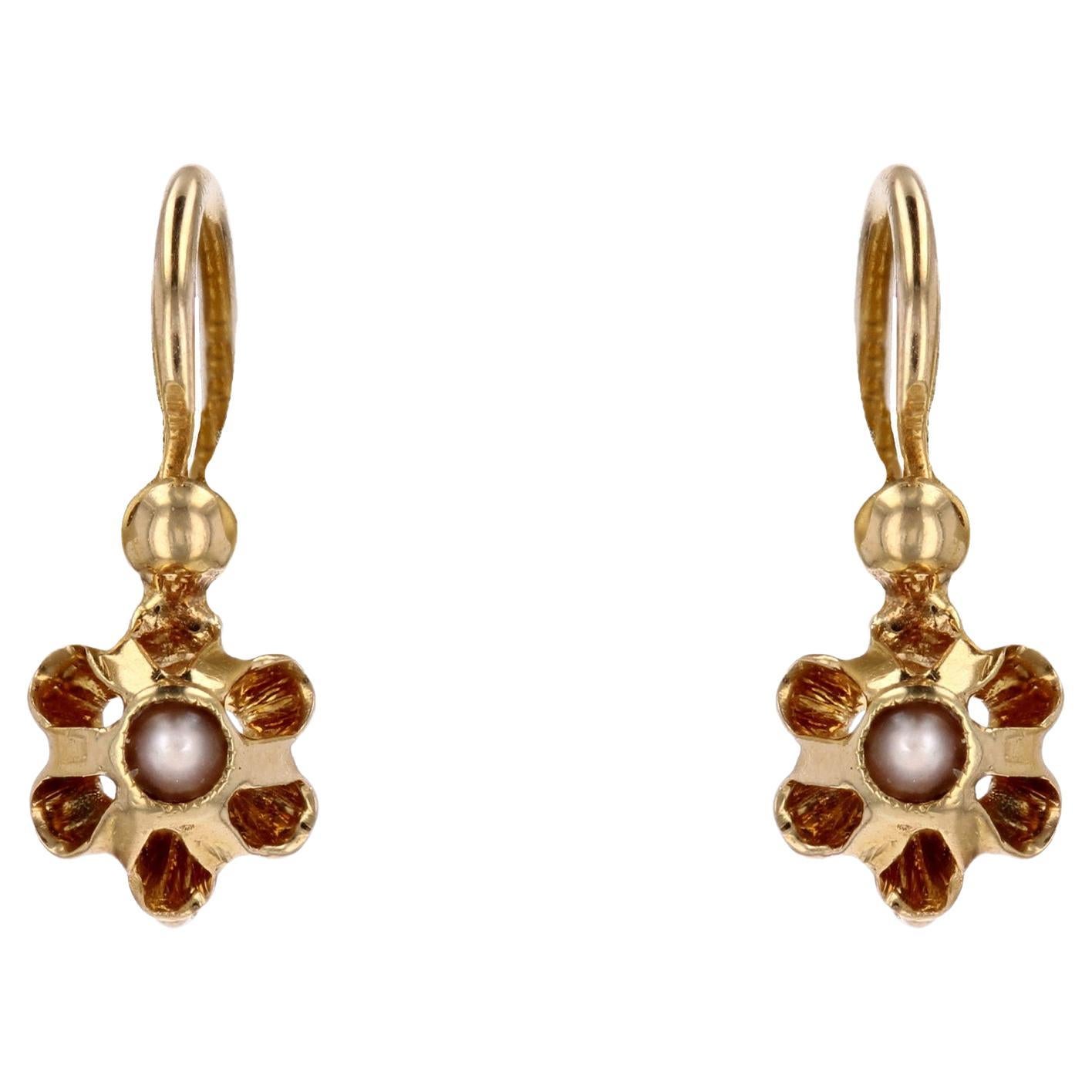 Orecchini a leva in oro giallo 18 carati con perle fini del XX secolo francese in vendita