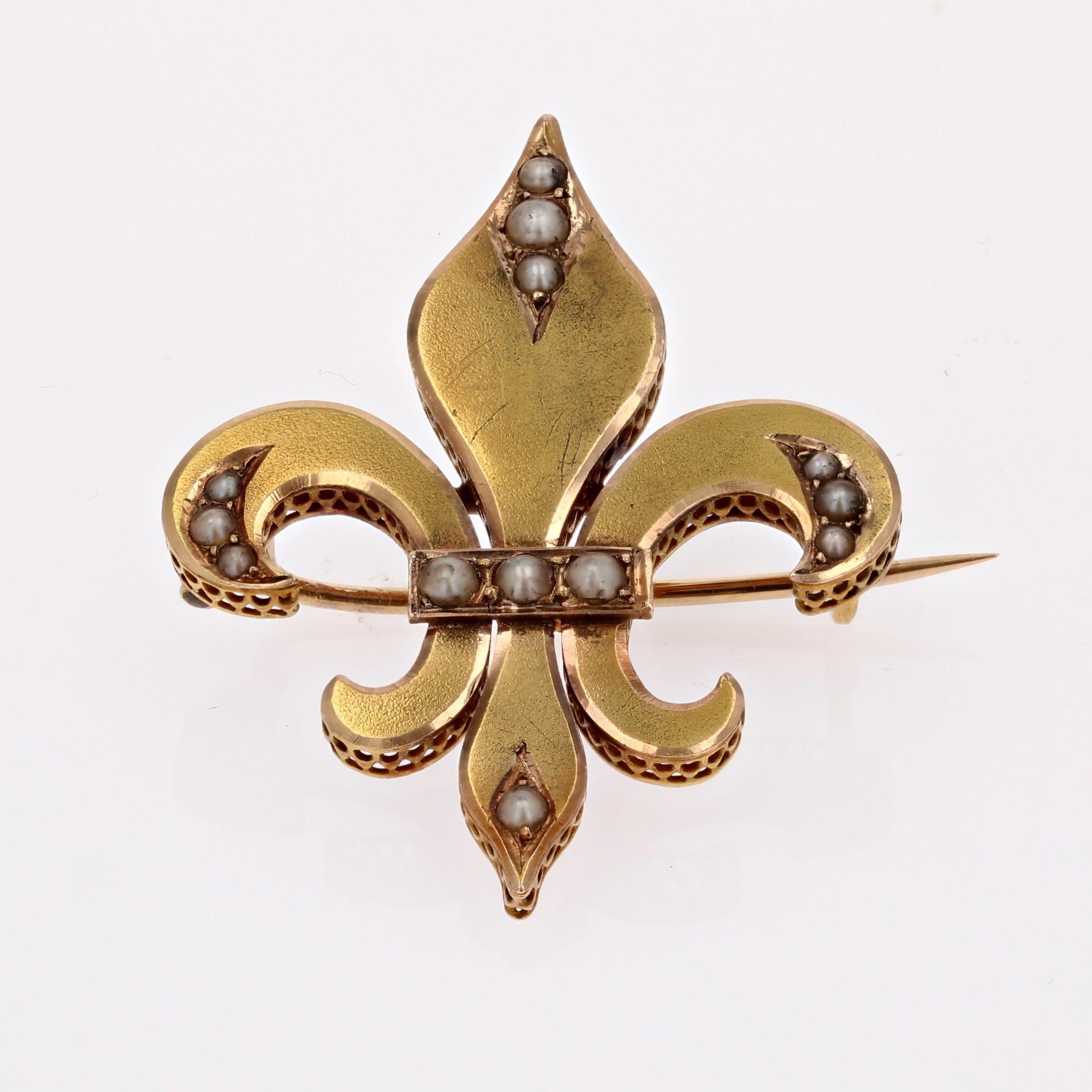 Bead French 20th Century Fine Pearl 18 Karat Yellow Gold Lily Flower Brooch