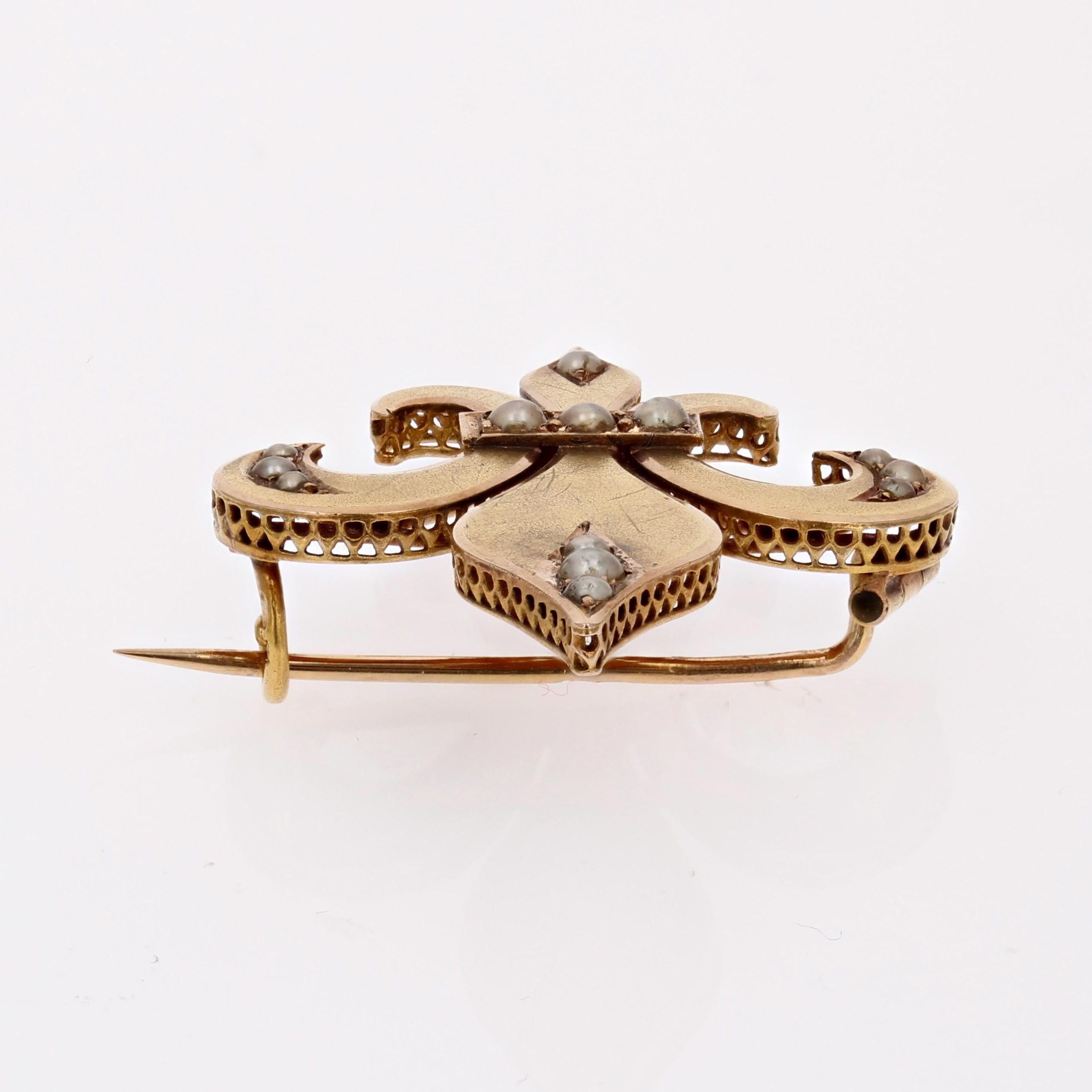 Women's French 20th Century Fine Pearl 18 Karat Yellow Gold Lily Flower Brooch