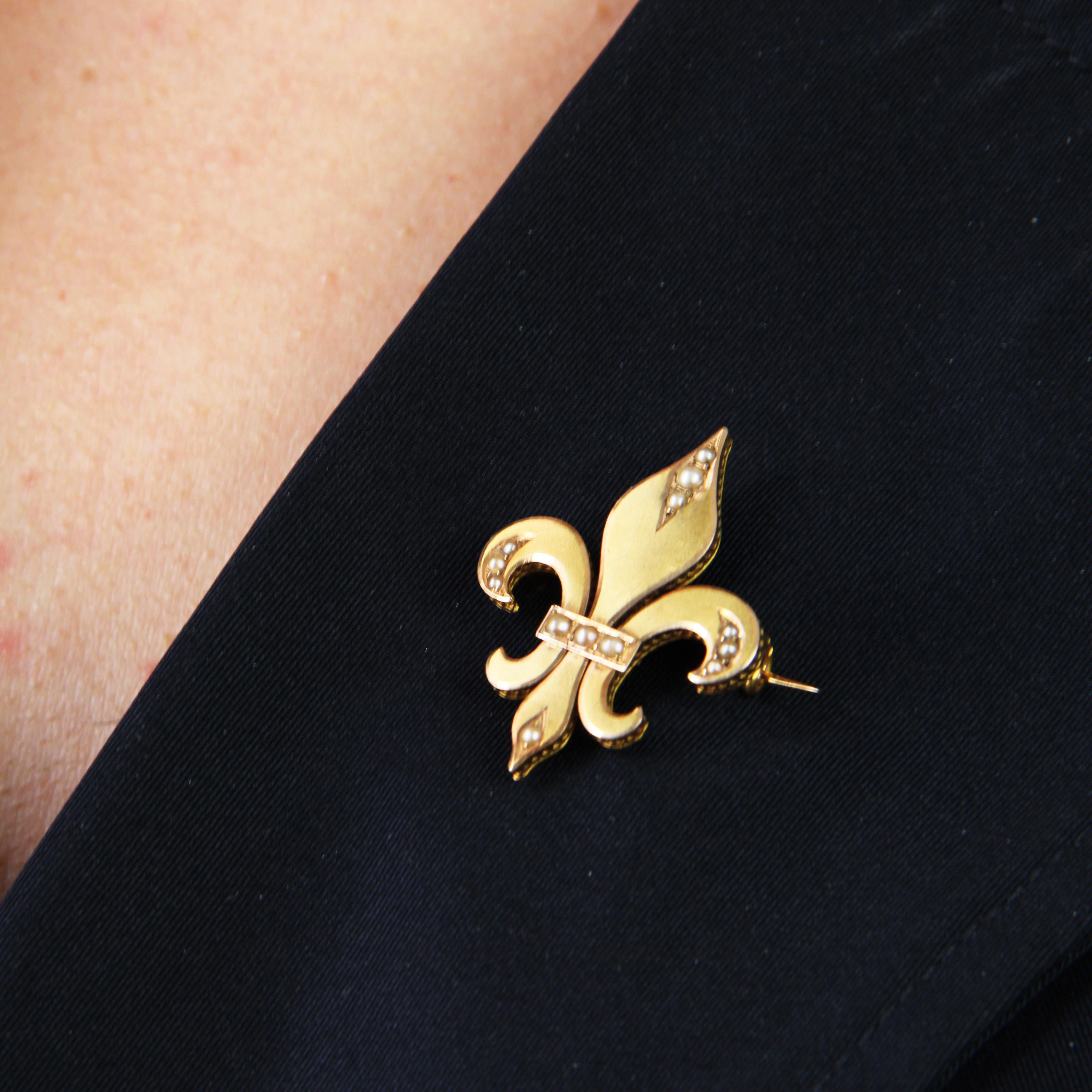 French 20th Century Fine Pearl 18 Karat Yellow Gold Lily Flower Brooch 1