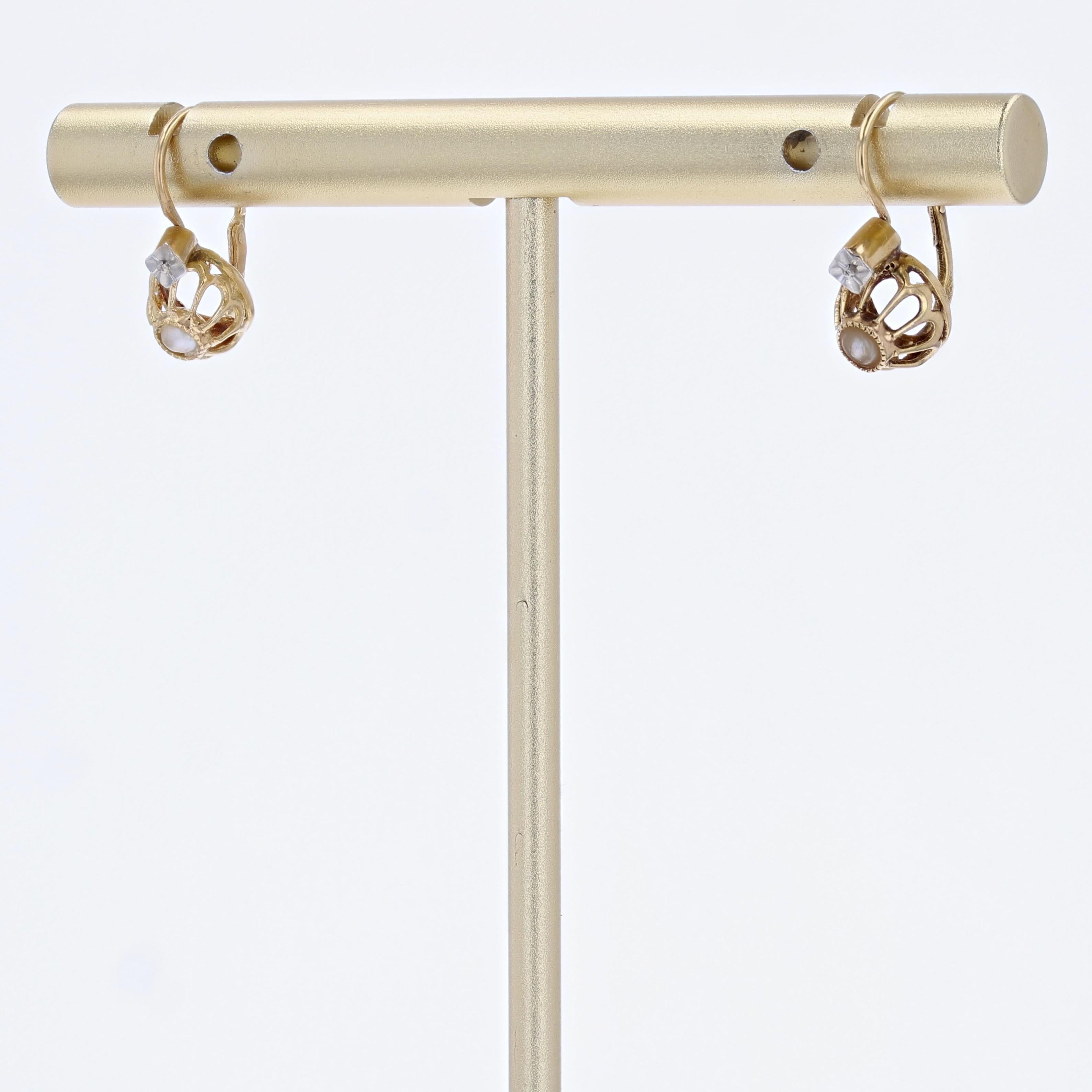 Belle Époque French 20th Century Fine Pearl 18 Karat Yellow White Gold Lever Back Earrings For Sale