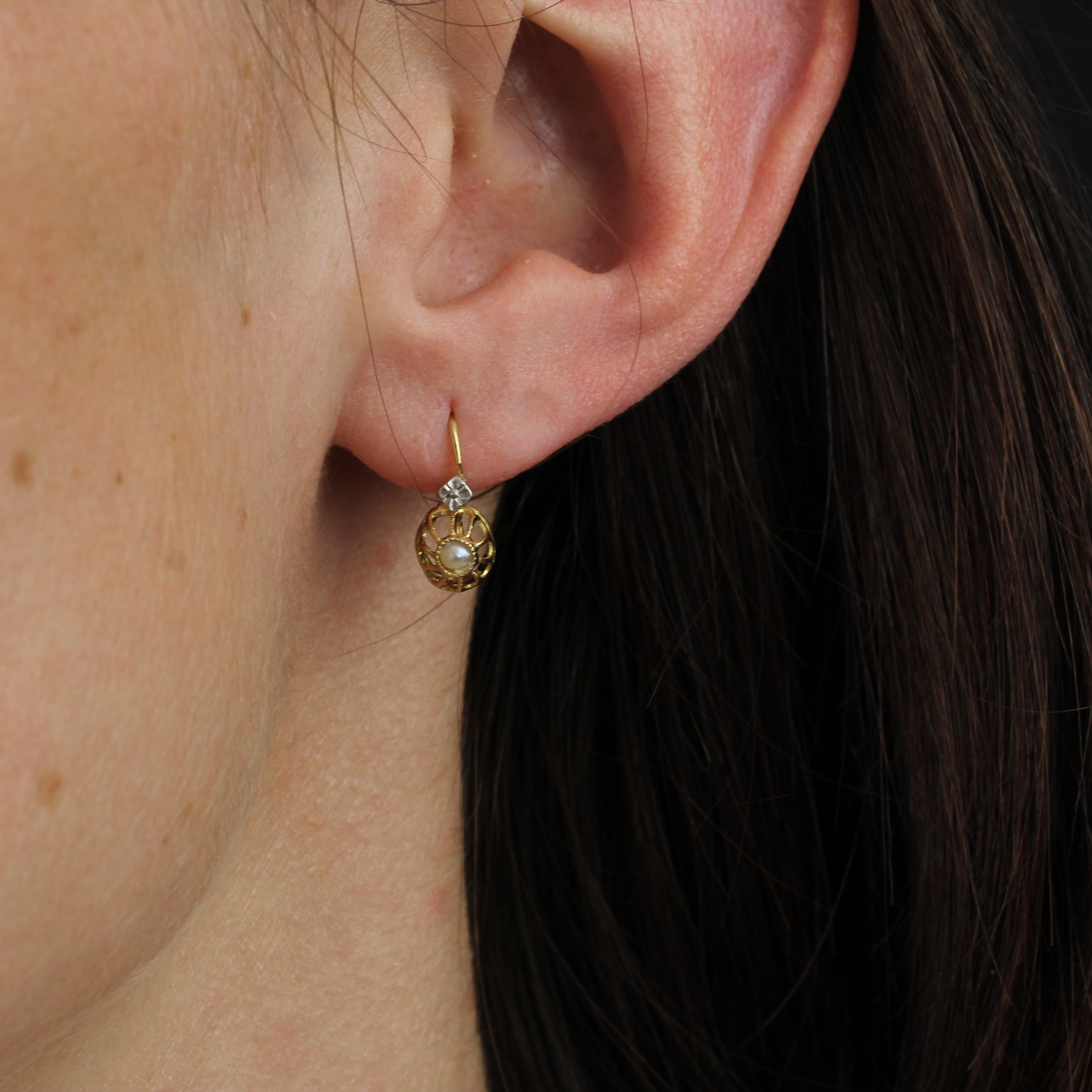 French 20th Century Fine Pearl 18 Karat Yellow White Gold Lever Back Earrings In Good Condition For Sale In Poitiers, FR
